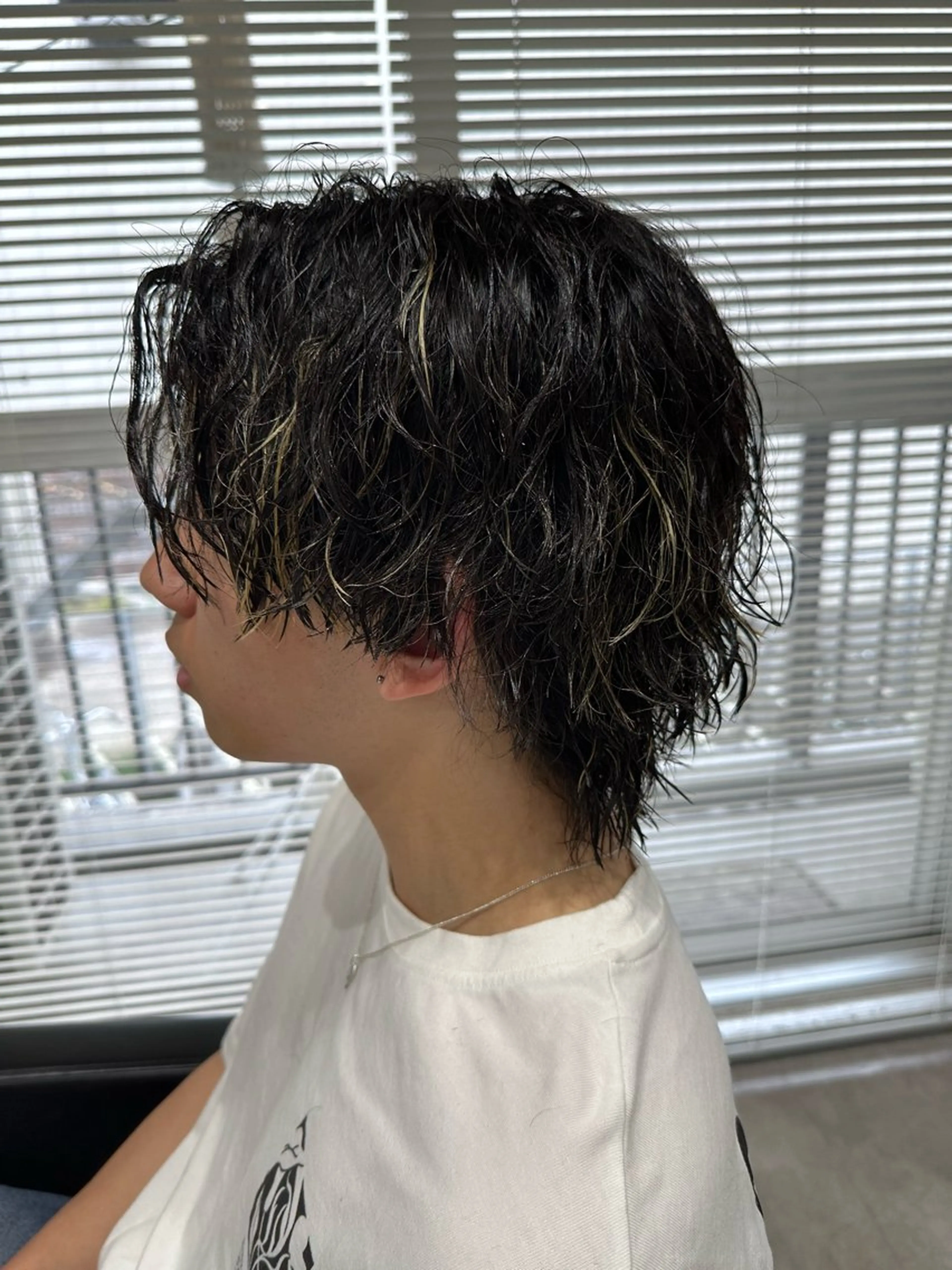 ショート パーマ メンズ センターパート メンズパーマ ツイストスパイラルパーマ スパイラルパーマ カット ユウ🪄 パーマ指名No1のヘアスタイル