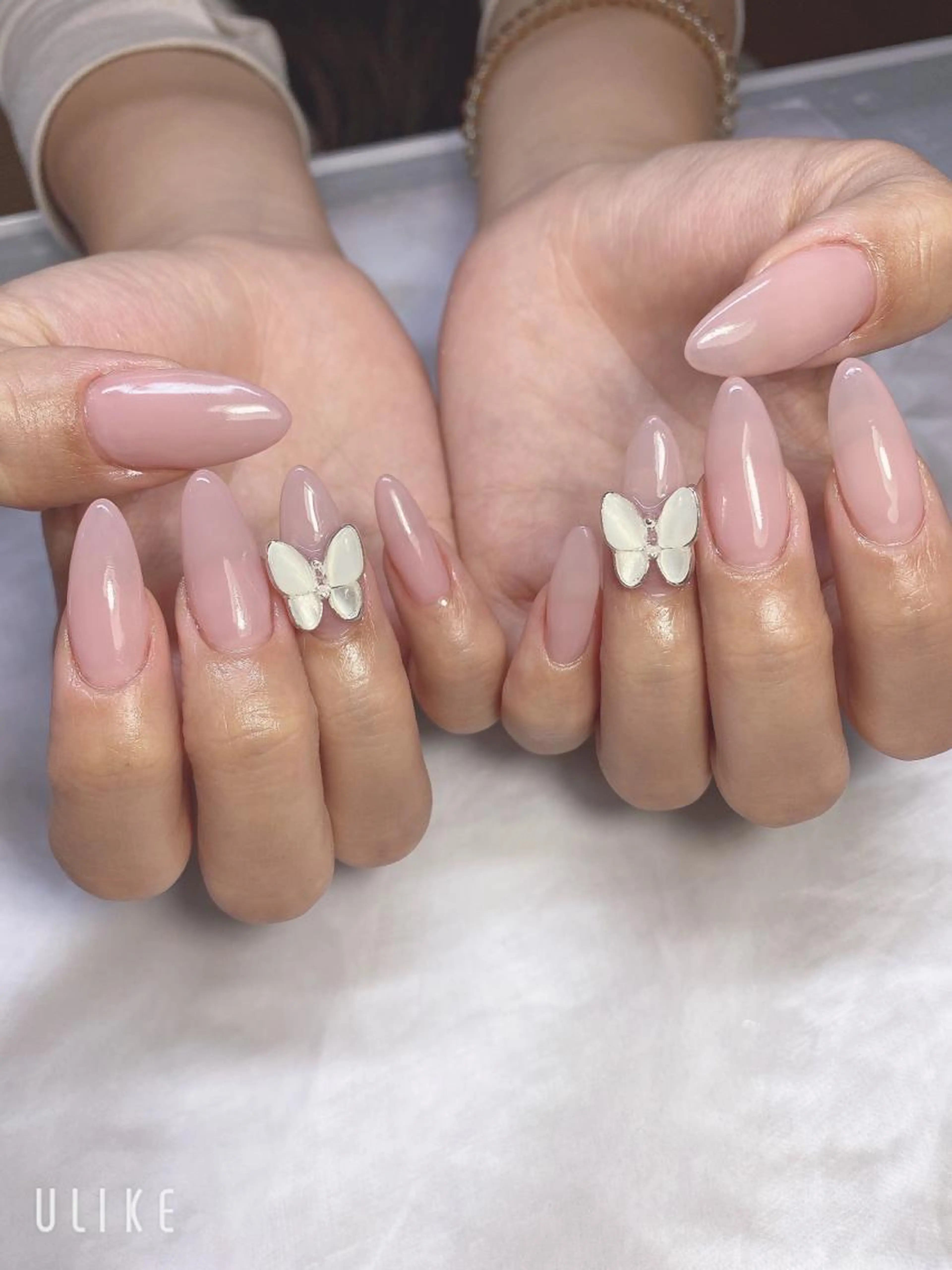 圧倒的美フォルムのチップ長さ出し♡ちゅるん💗うる艶ワンカラー🤍オフ無し💗の写真