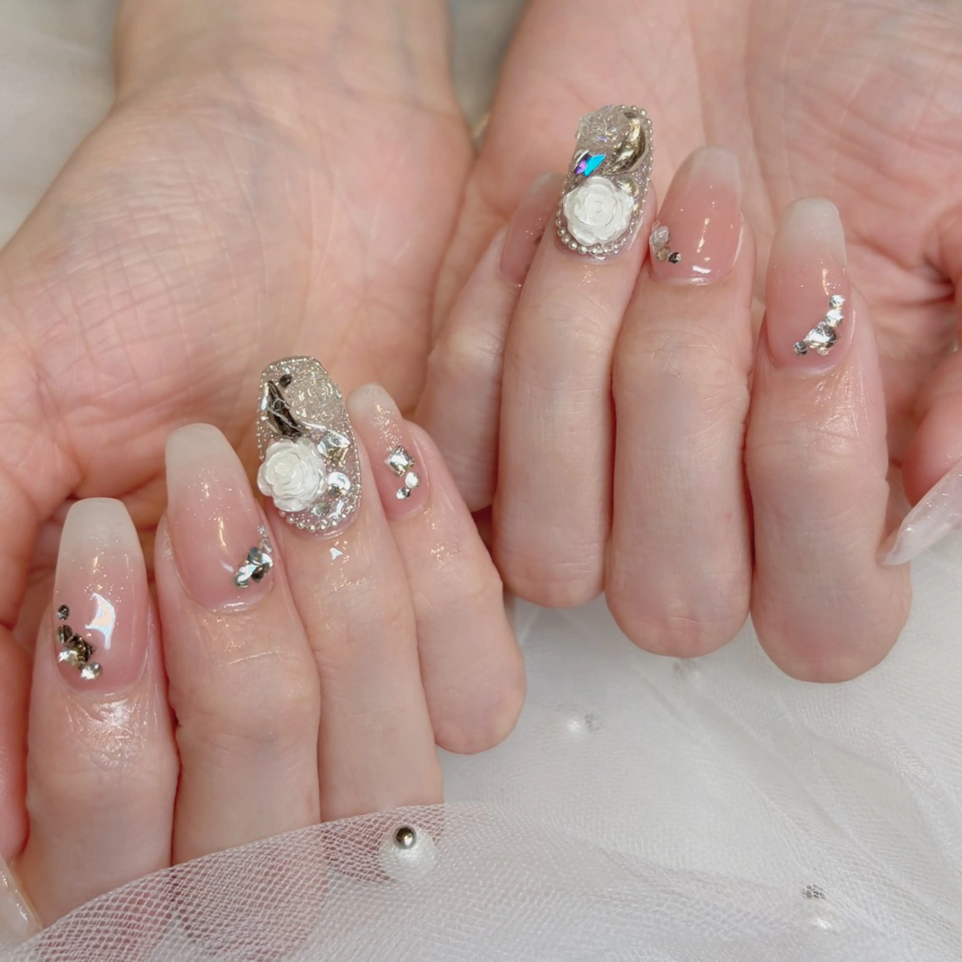 ネイル キラキラネイル 韓国ネイル ワンホンネイル 冬ネイル ハンドネイル aitas | nanamiのネイルデザイン