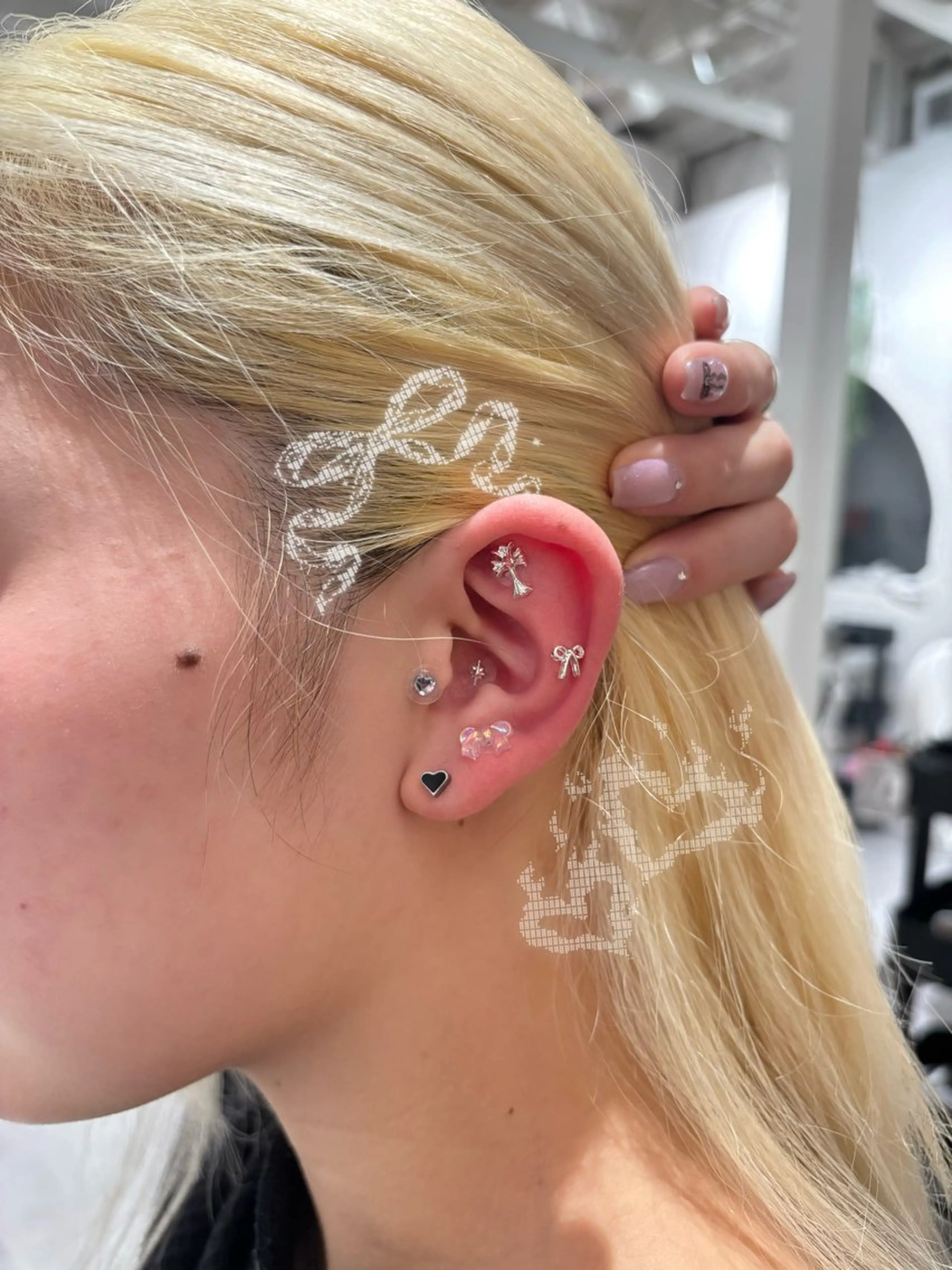 【話題沸騰中💥】耳ツボジュエリー💎（両耳10個）の写真