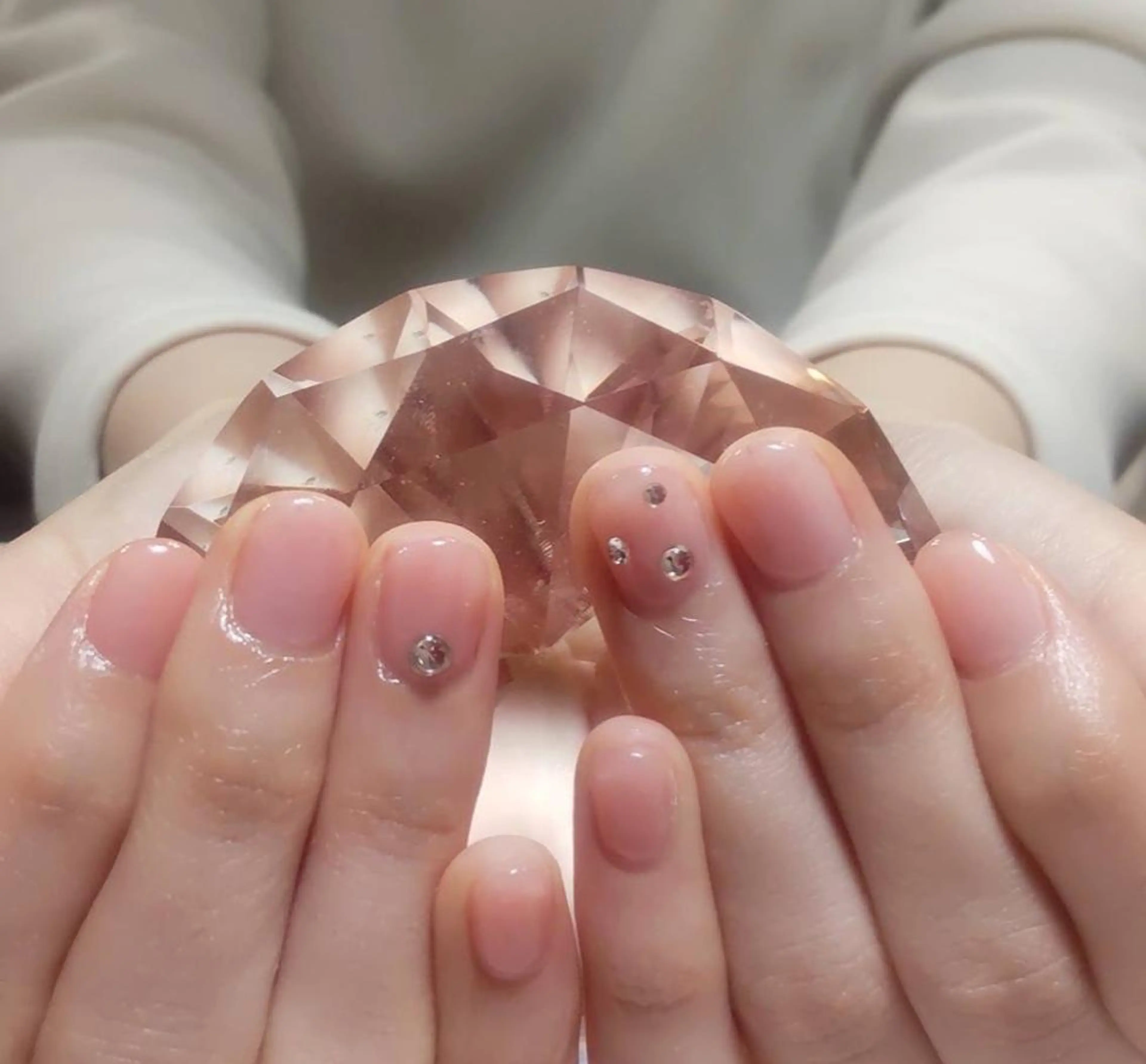 ネイル フレンチネイル キラキラネイル ネイビー ニュアンスネイル オフィスネイル ハンドネイル Nailist Honamiのネイルデザイン