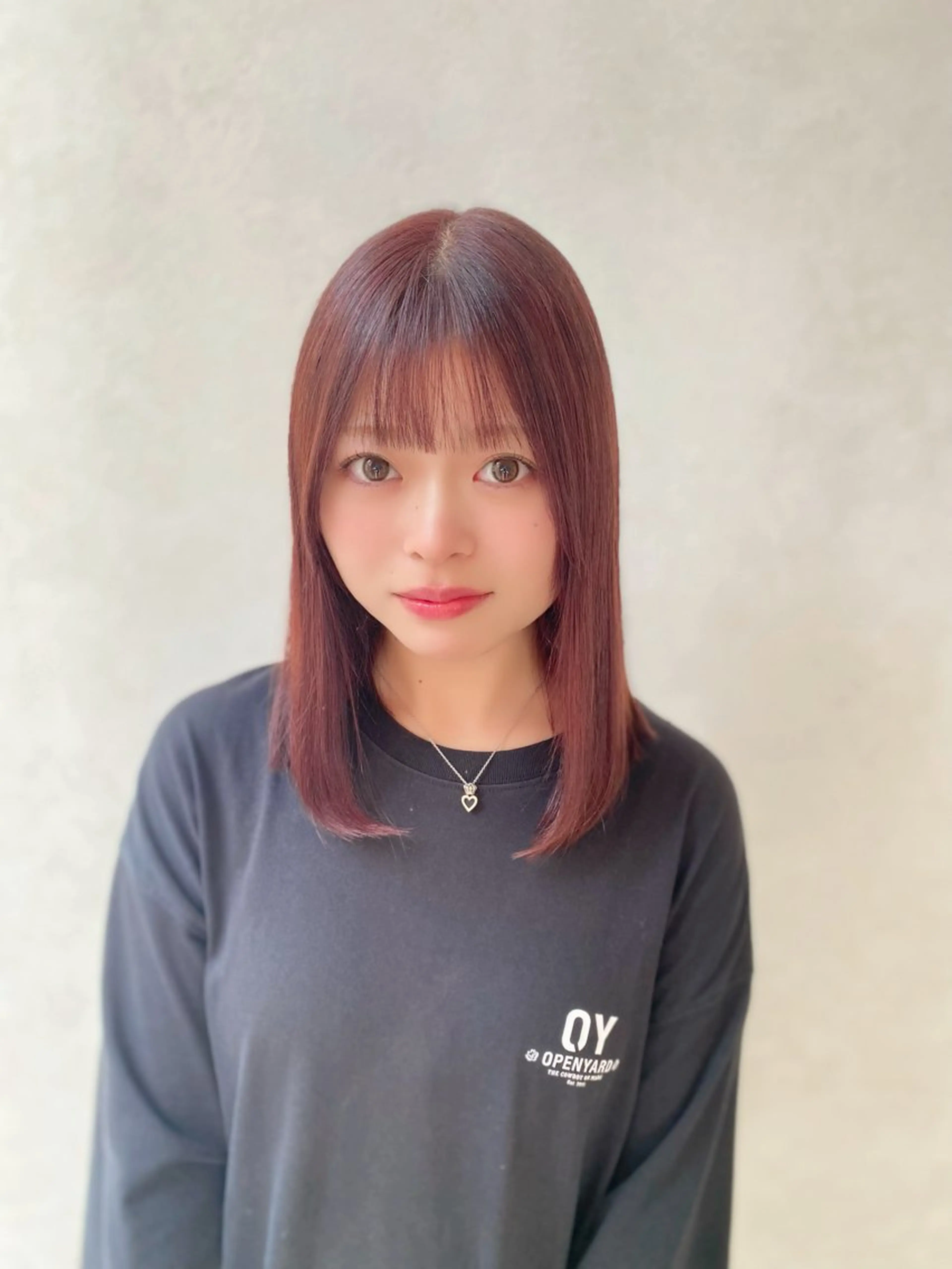 ミディアム カット 羽根 ひよりのヘアスタイル
