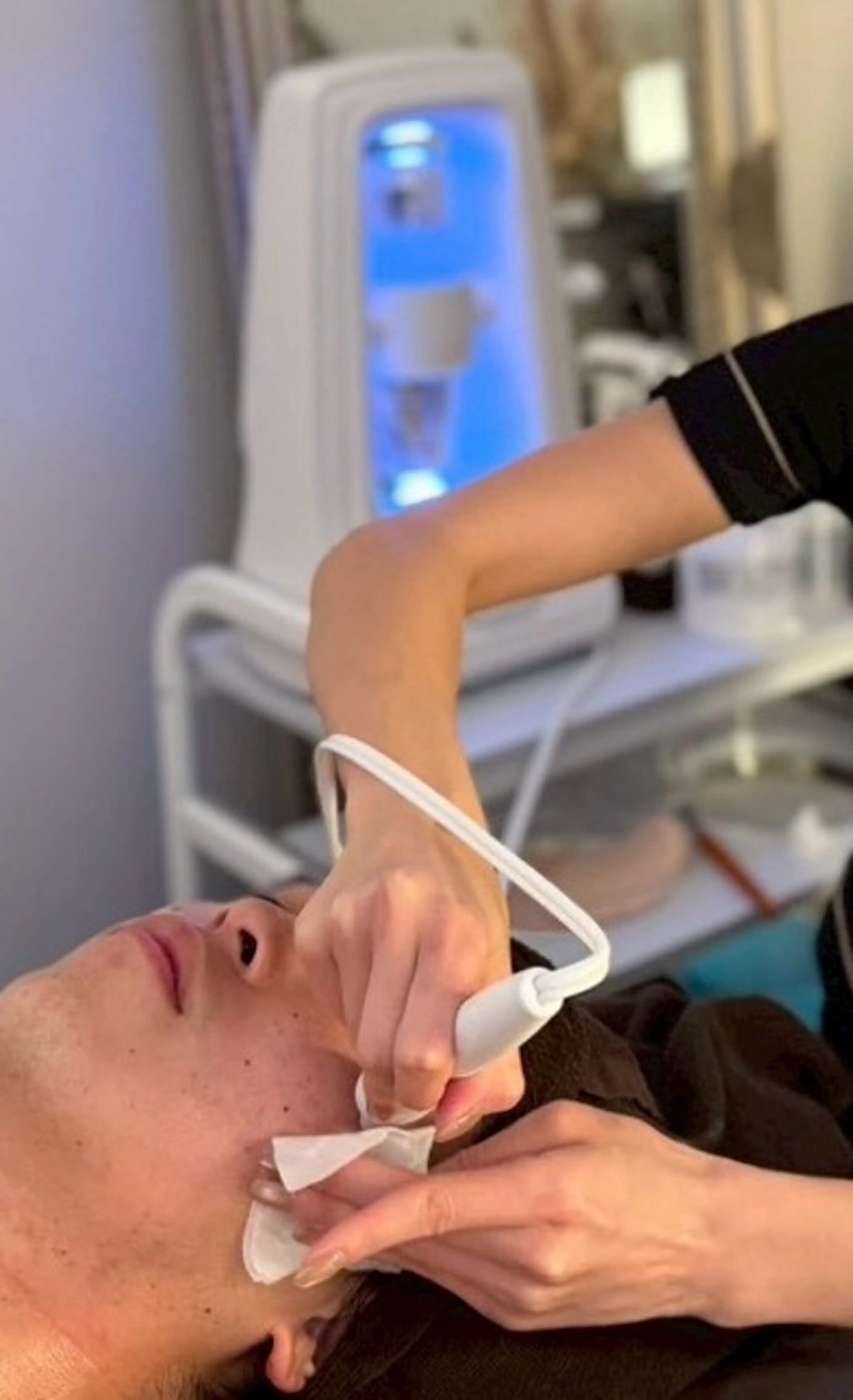 【メンズフェイシャル】ハイドラフェイシャル／ざらつき／毛穴洗浄の写真