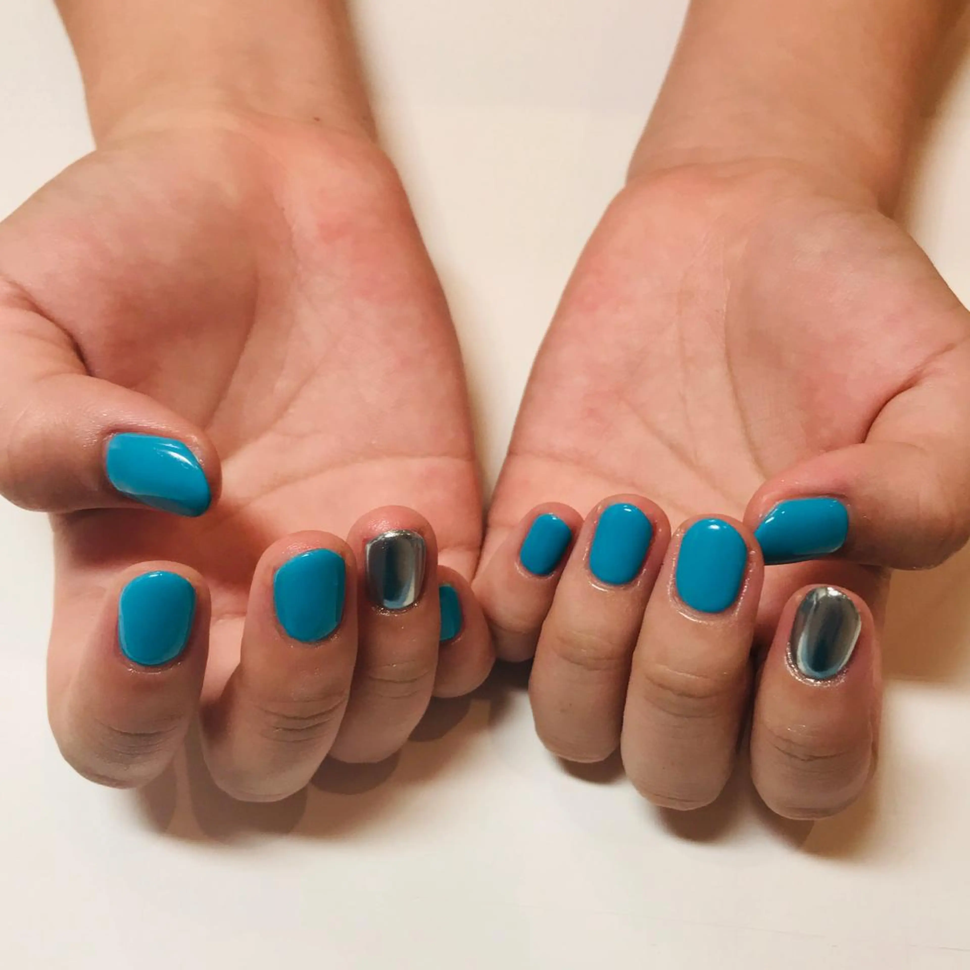 ネイル ブルー ミラーネイル ハンドネイル Yukako. Nのネイルデザイン