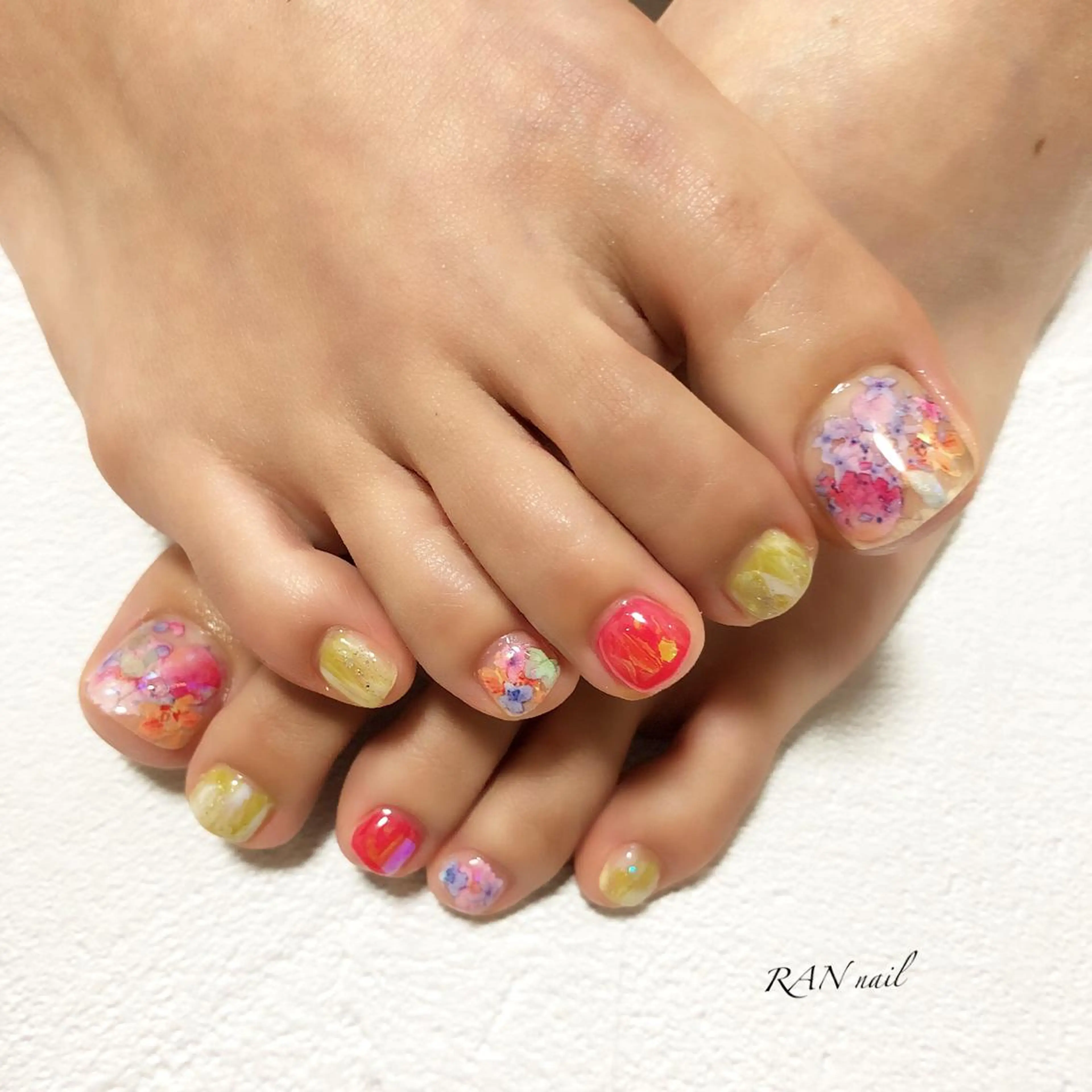 ネイル オーロラネイル フラワーネイル フットネイル キラキラネイル オフィスネイル ハンドネイル フットネイル RAN nail 〜ランネイル〜所属・RAN nailのネイルデザイン