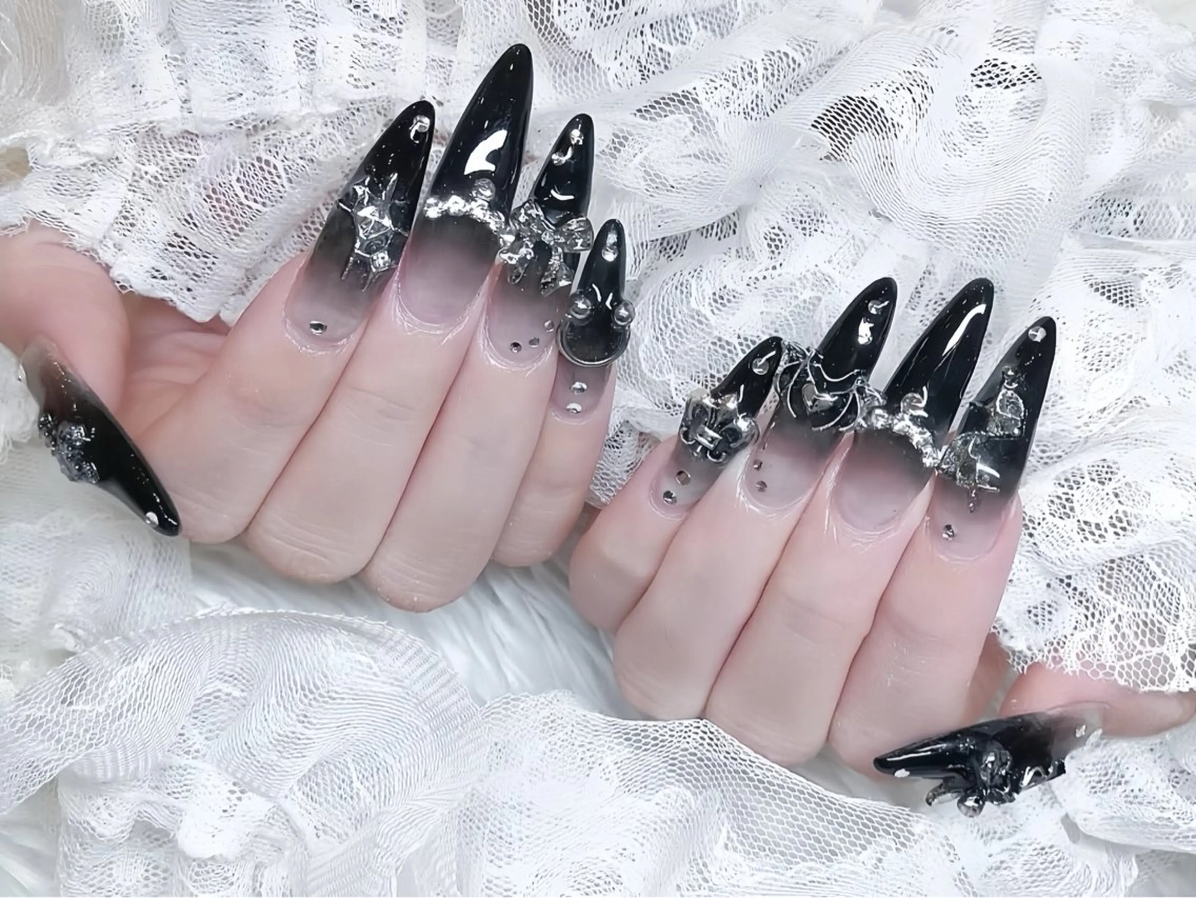 ネイル チークネイル フレンチネイル ガラスフレンチ グラデーション キラキラネイル ハンドネイル Rin Nail 新大久保店のネイルデザイン