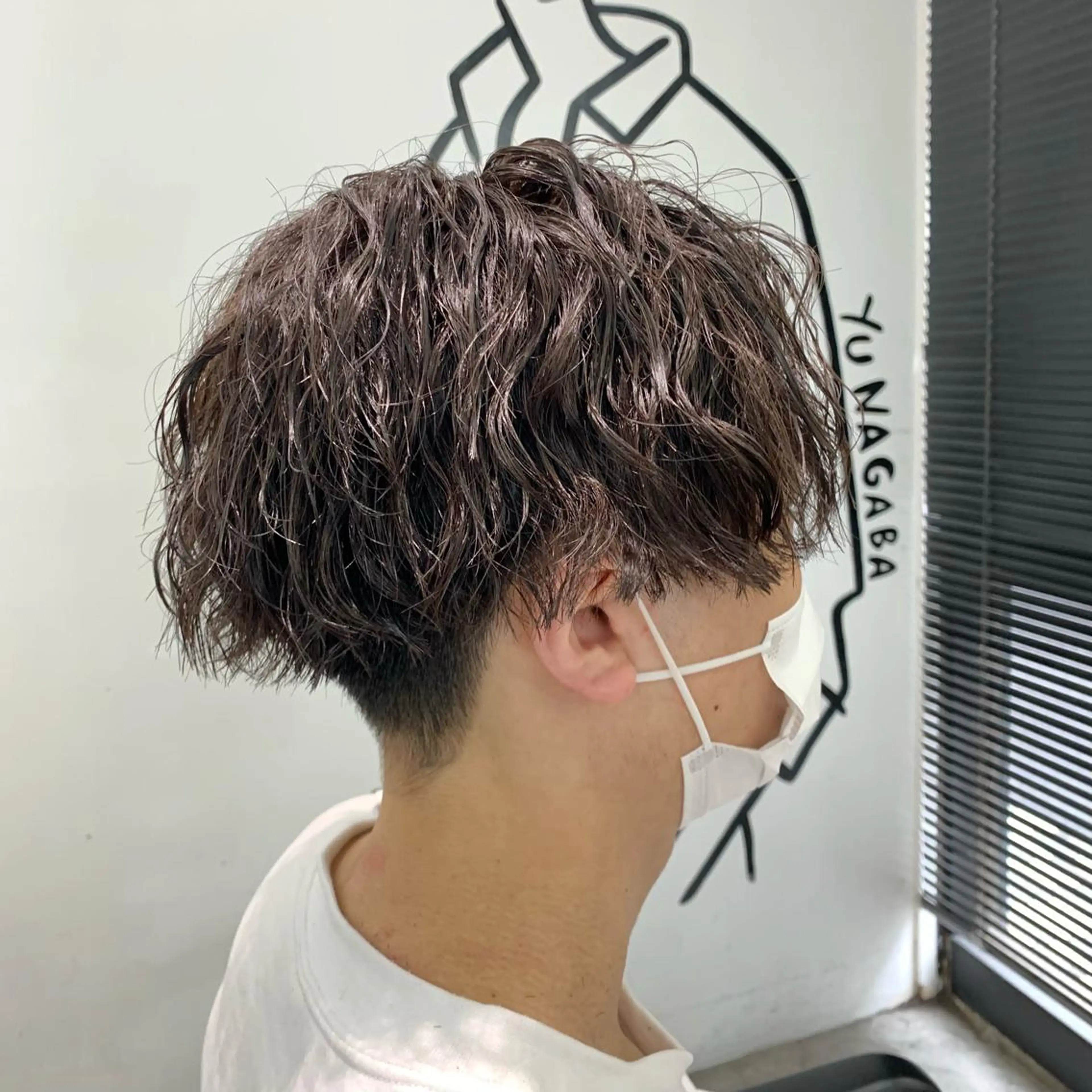 ショート カラー パーマ メンズ センターパート グレージュ カット ヘアカラー パーマ メンズ特化美容師/ 藤戸 椋のヘアスタイル