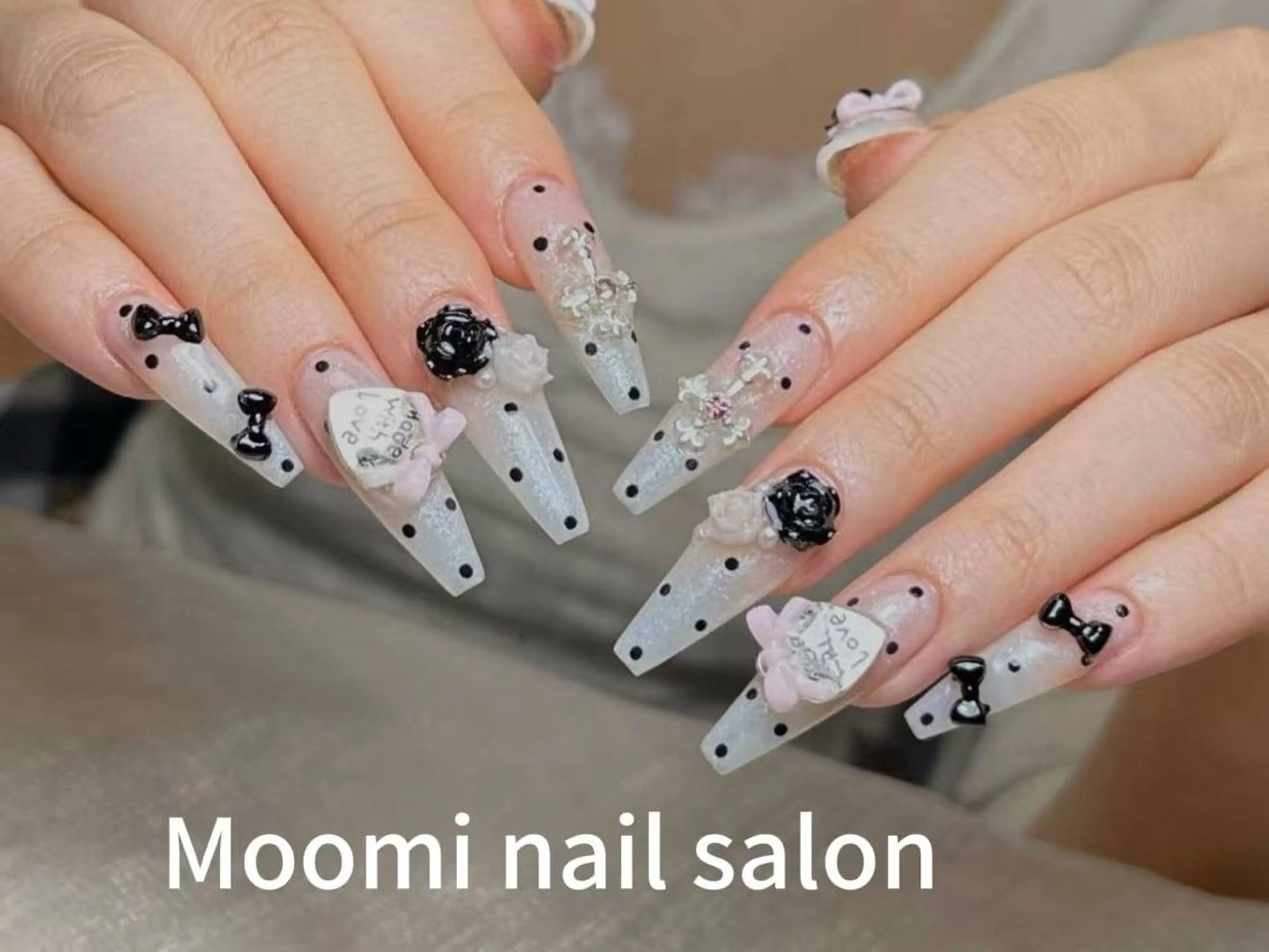 ロング ハンドネイル Moomi nail salonのネイルデザイン