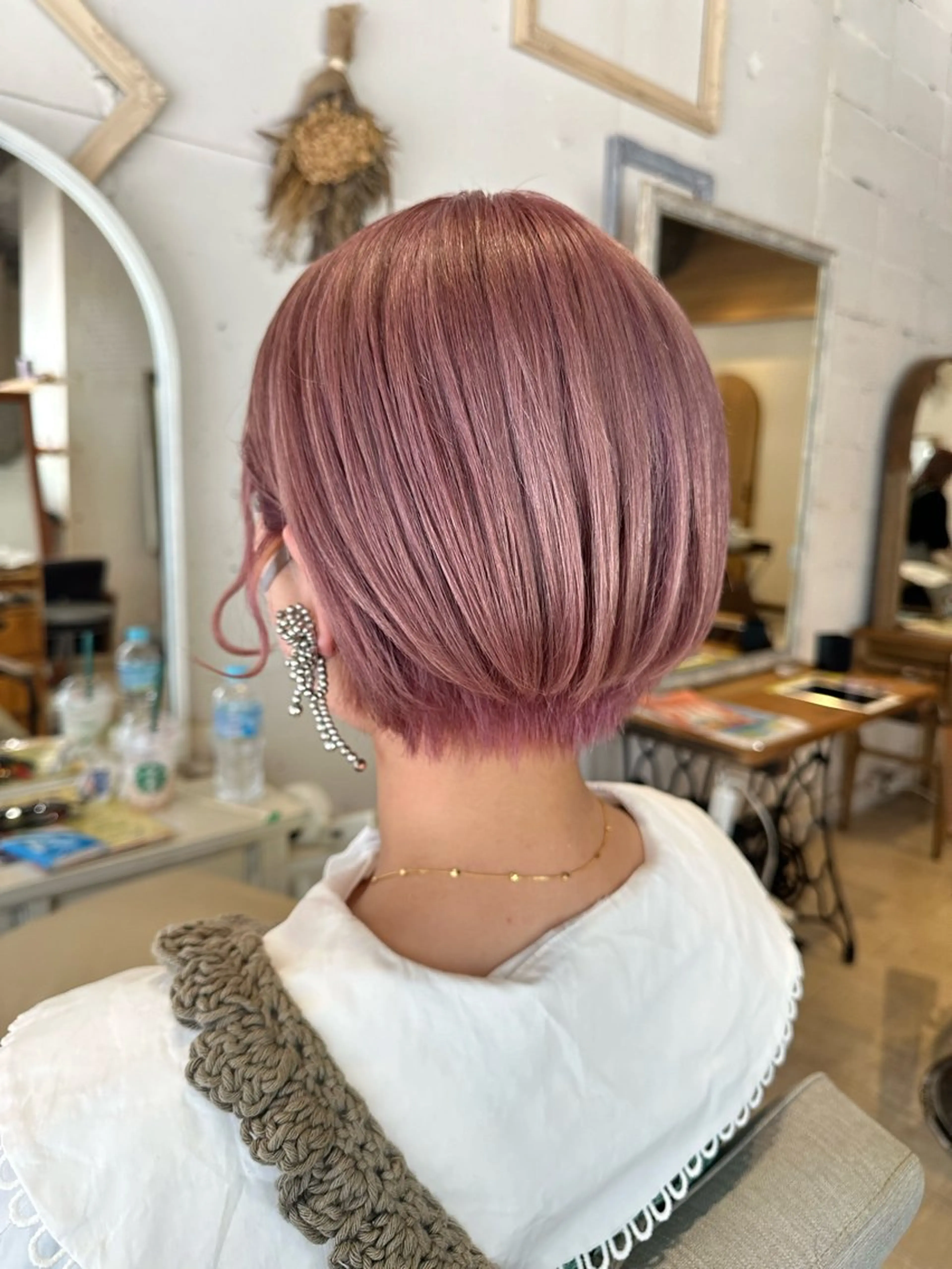 ショート カラー ベージュカラー ブリーチ ミルクティーベージュ ピンクカラー ヘアカラー Nao 【EIGHT札幌】のヘアスタイル