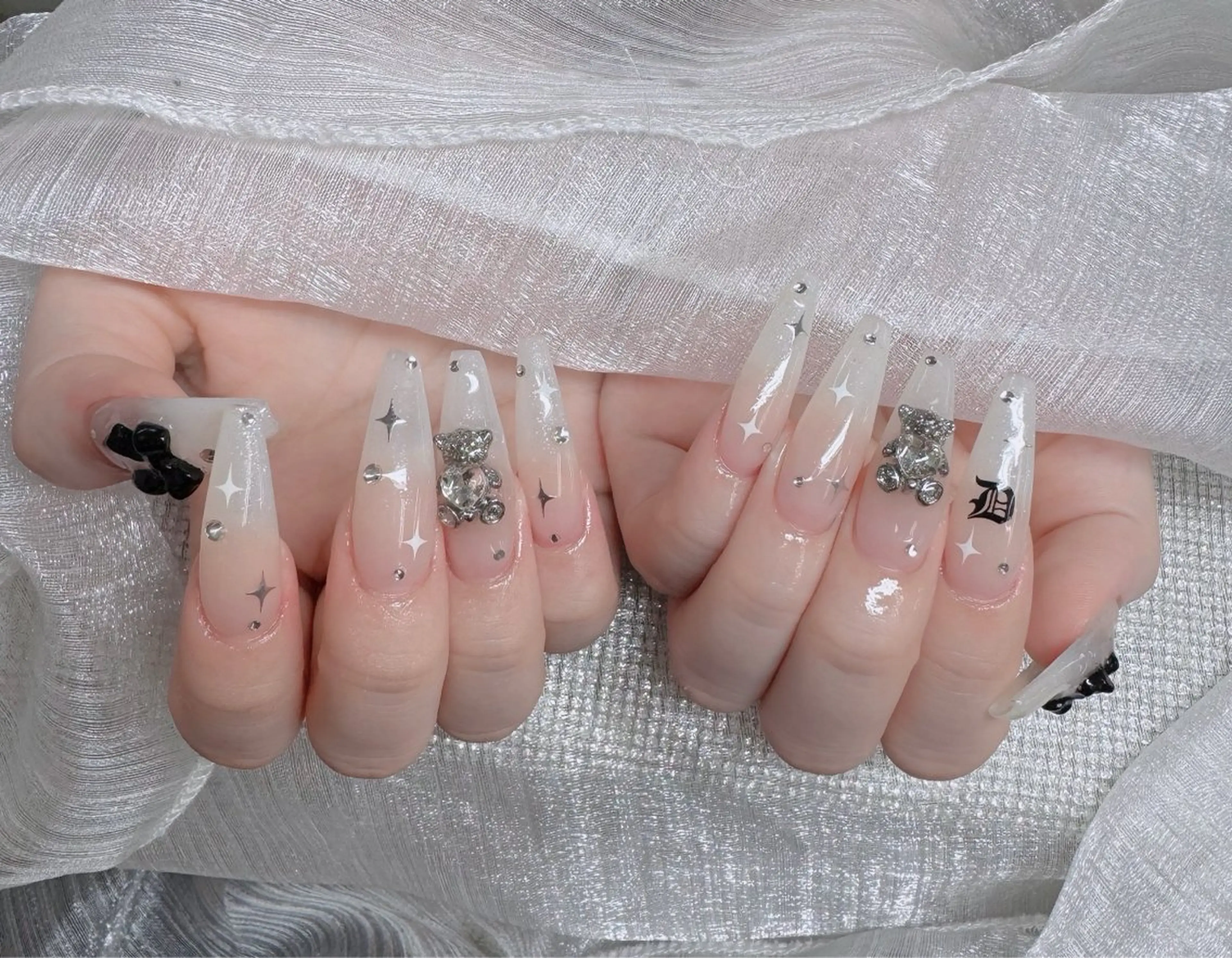 ネイル フレンチネイル ジェルネイル ガラスフレンチ ハロウィン ハート H.baby Nail Salonのネイルデザイン