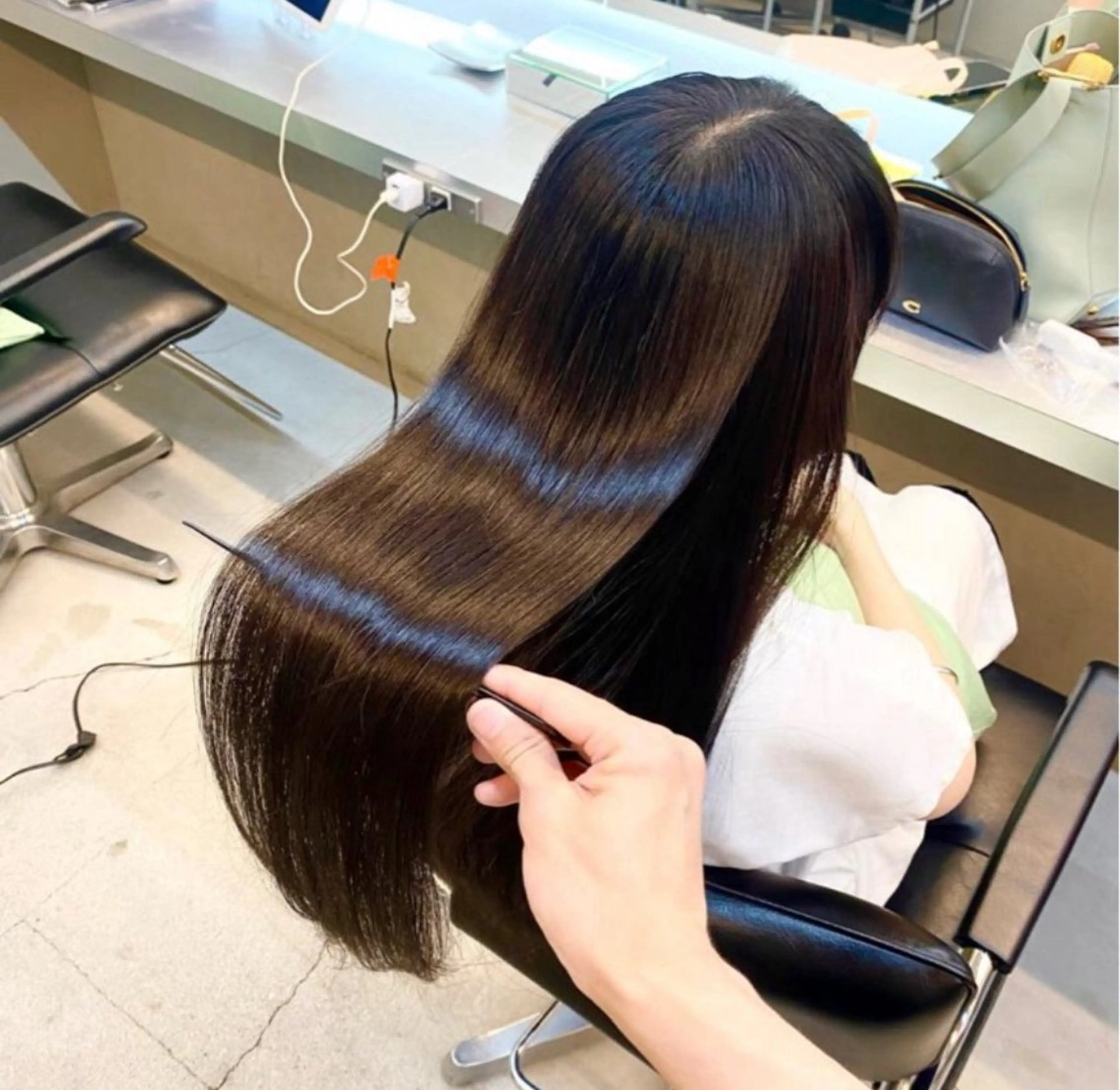 ロング パーマ 伸ばしかけ 縮毛矯正 酸性ストレート ストレートパーマ 縮毛矯正 普通の美容室じゃない ‼️/若林のヘアスタイル