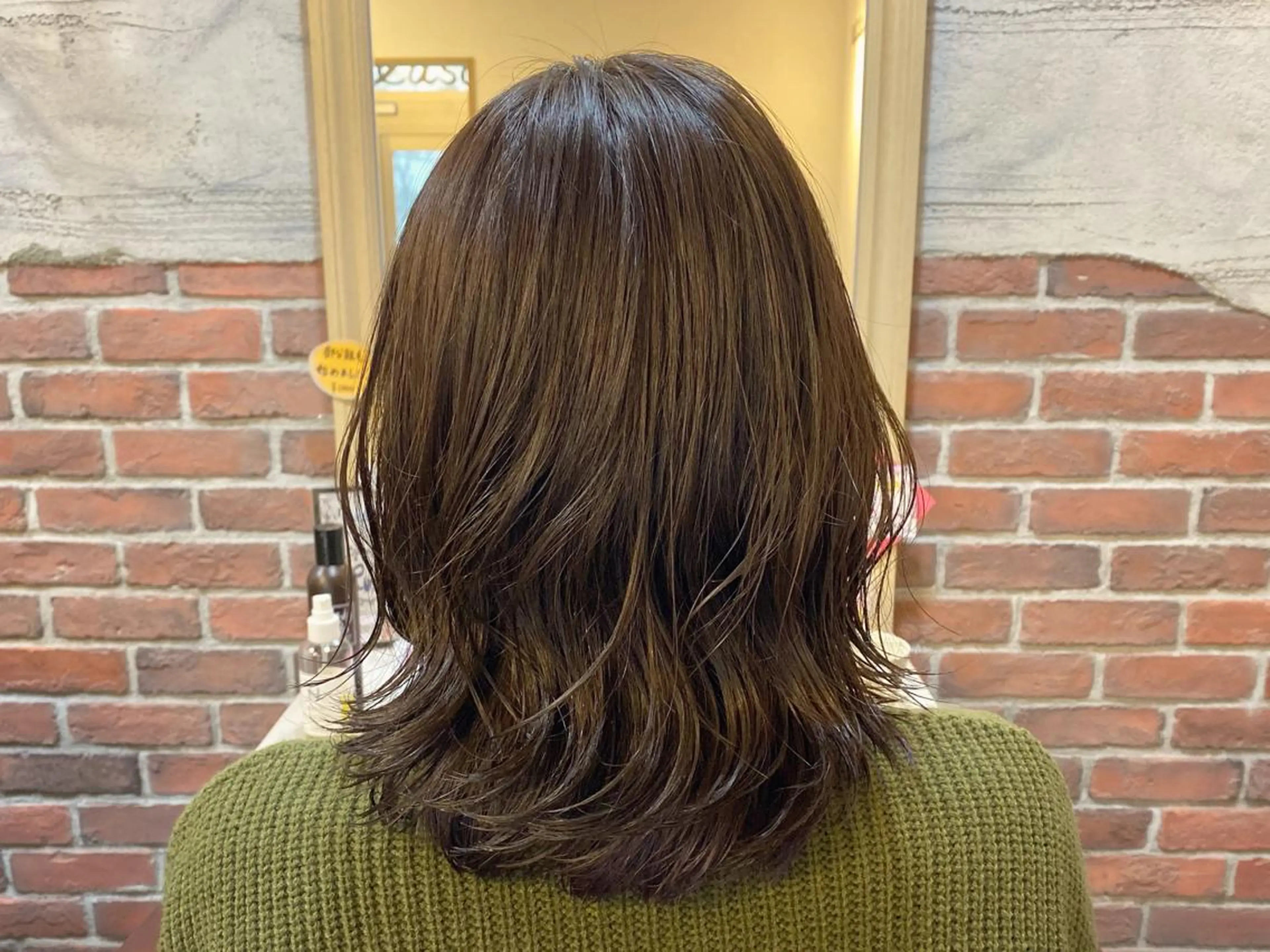 ミディアム カラー グレージュ カーキグレージュ カット ヘアカラー トリートメント tocolaso 柏所属・レイヤーカット/ 根本瑠実のヘアスタイル