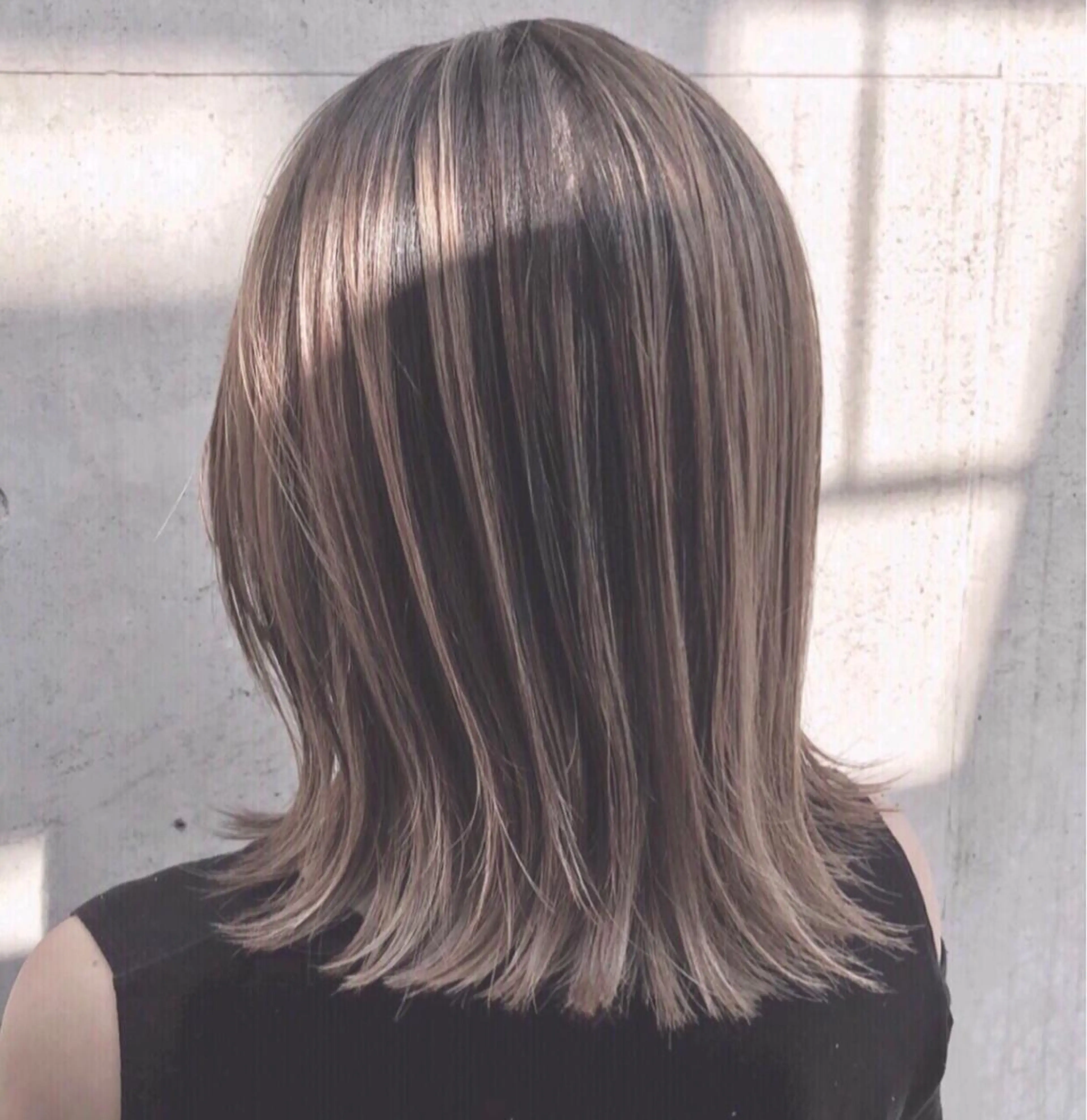 ミディアム カラー ミディアムパーマ アッシュ ベージュカラー ブルーカラー グレージュ DX  SHARE  SALON 　SHIBUYA所属・AKI アキのヘアスタイル