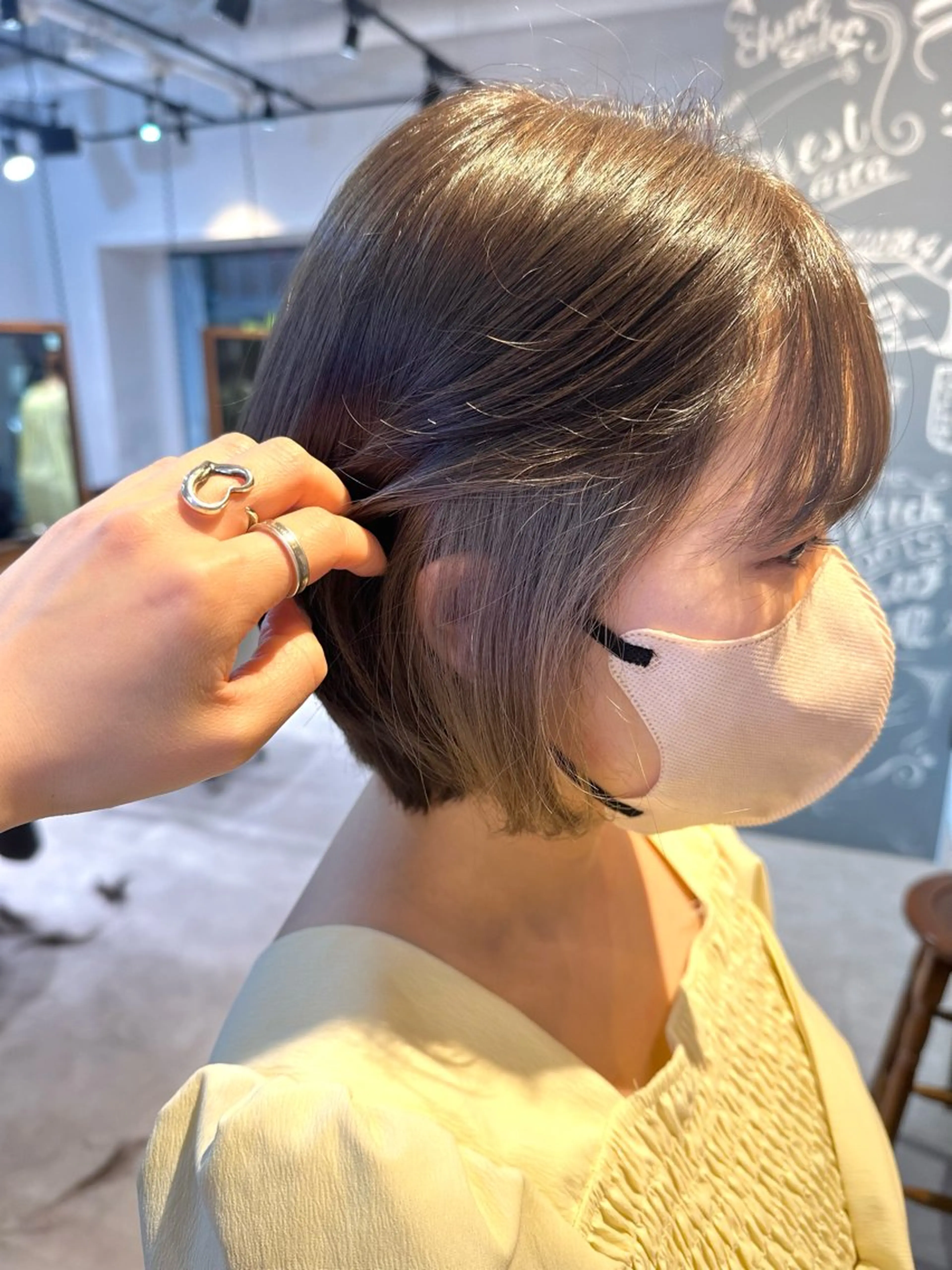 ショート カラー ベージュカラー ブリーチ 透明感カラー オリーブベージュ ホワイトベージュ ヘアカラー トリートメント 七井 香奈 (なないかな)のヘアスタイル