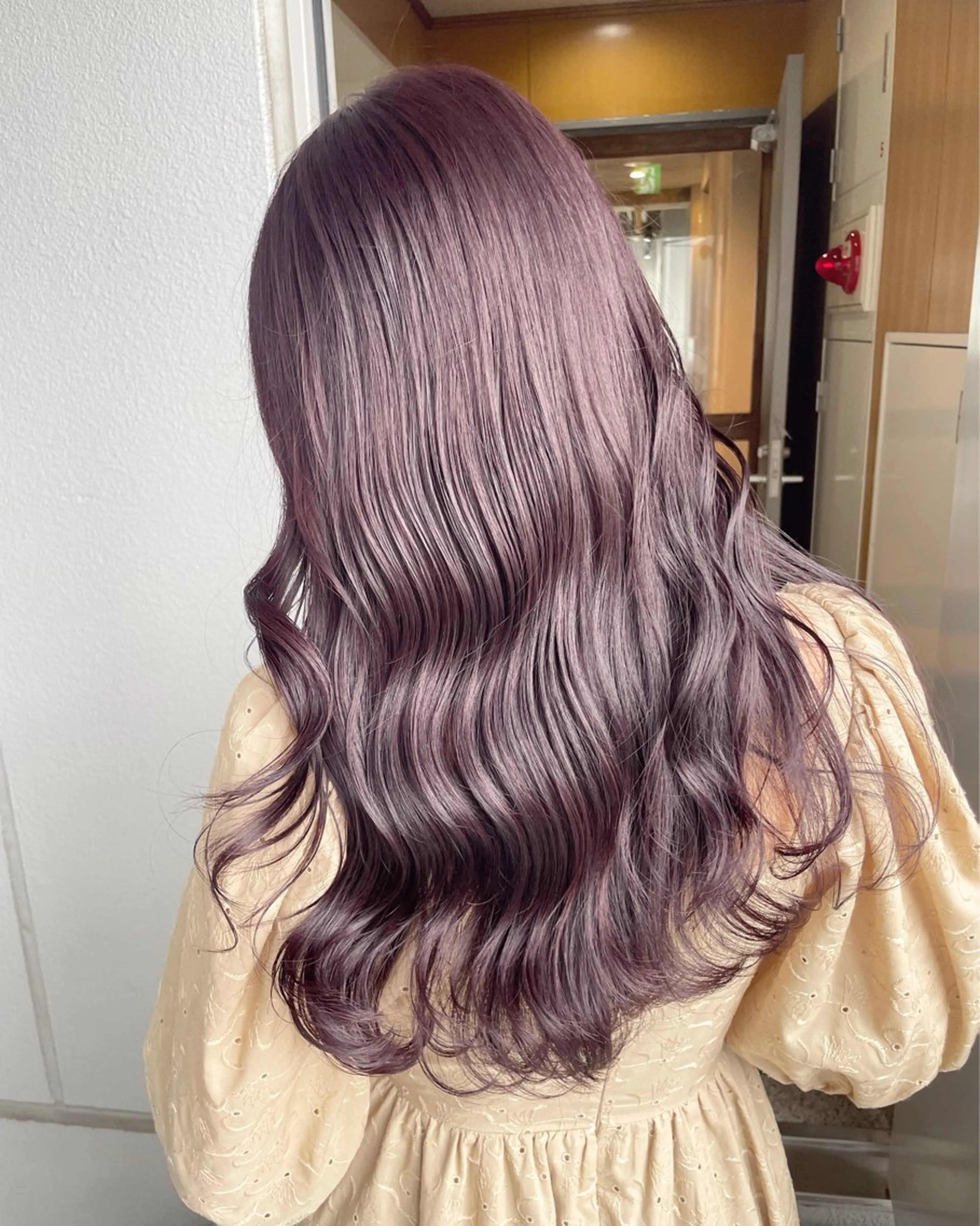 ロング カラー ブラウンカラー 透明感カラー ラベンダーカラー カット ヘアカラー トリートメント 【arc】Ruri コテ巻き風パーマのヘアスタイル