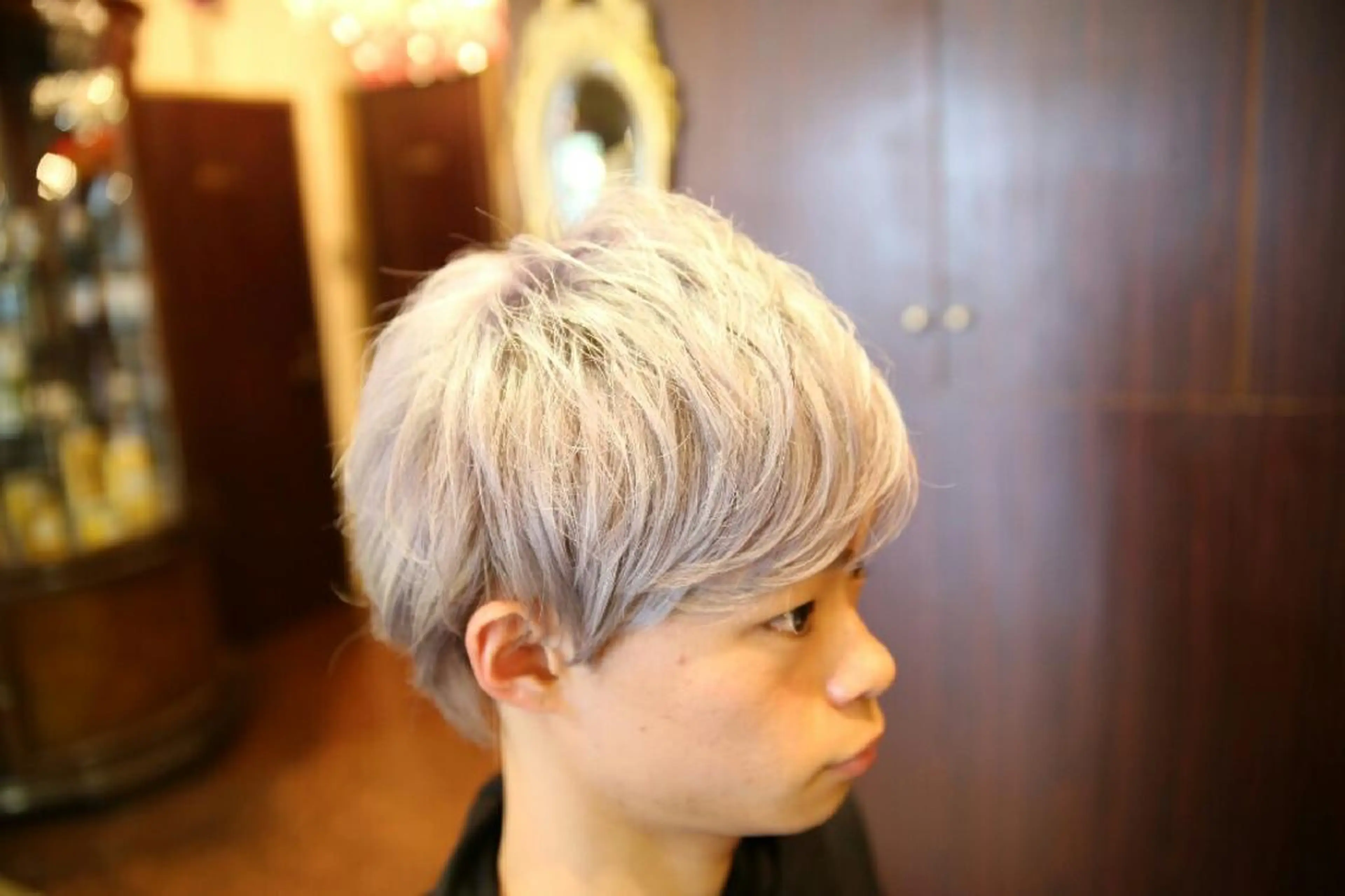 ショート メンズ カラー メンズブリーチ アディクシーカラー ブリーチ ブラウンカラー 透明感カラー 艶髪✨ハイトーン ✨ホワイト✨北宗一郎のヘアスタイル