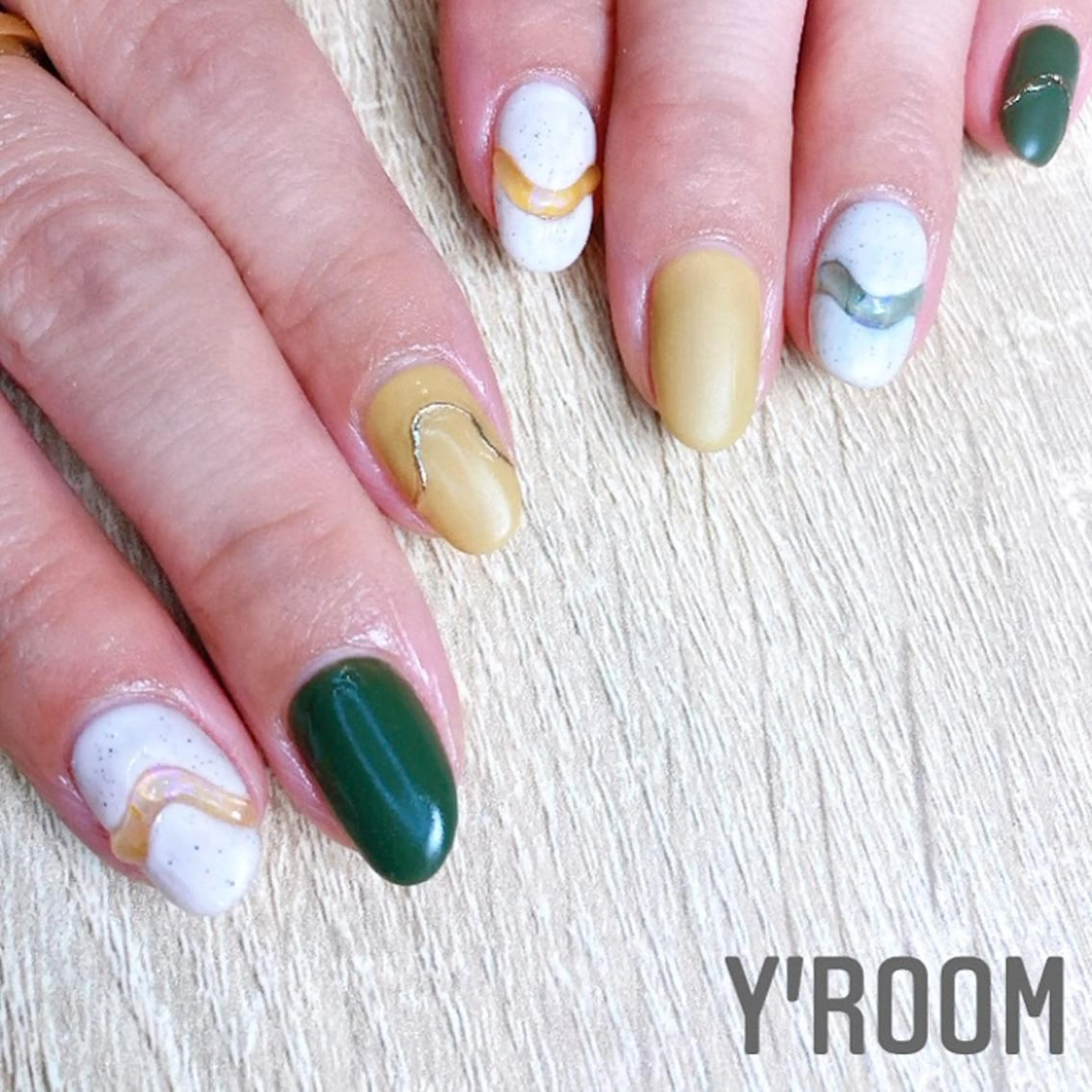 ネイル オーロラネイル フラッシュネイル ジェルネイル 氷ネイル・うるうるネイル マグネットネイル YUKA （ネイリスト）のネイルデザイン
