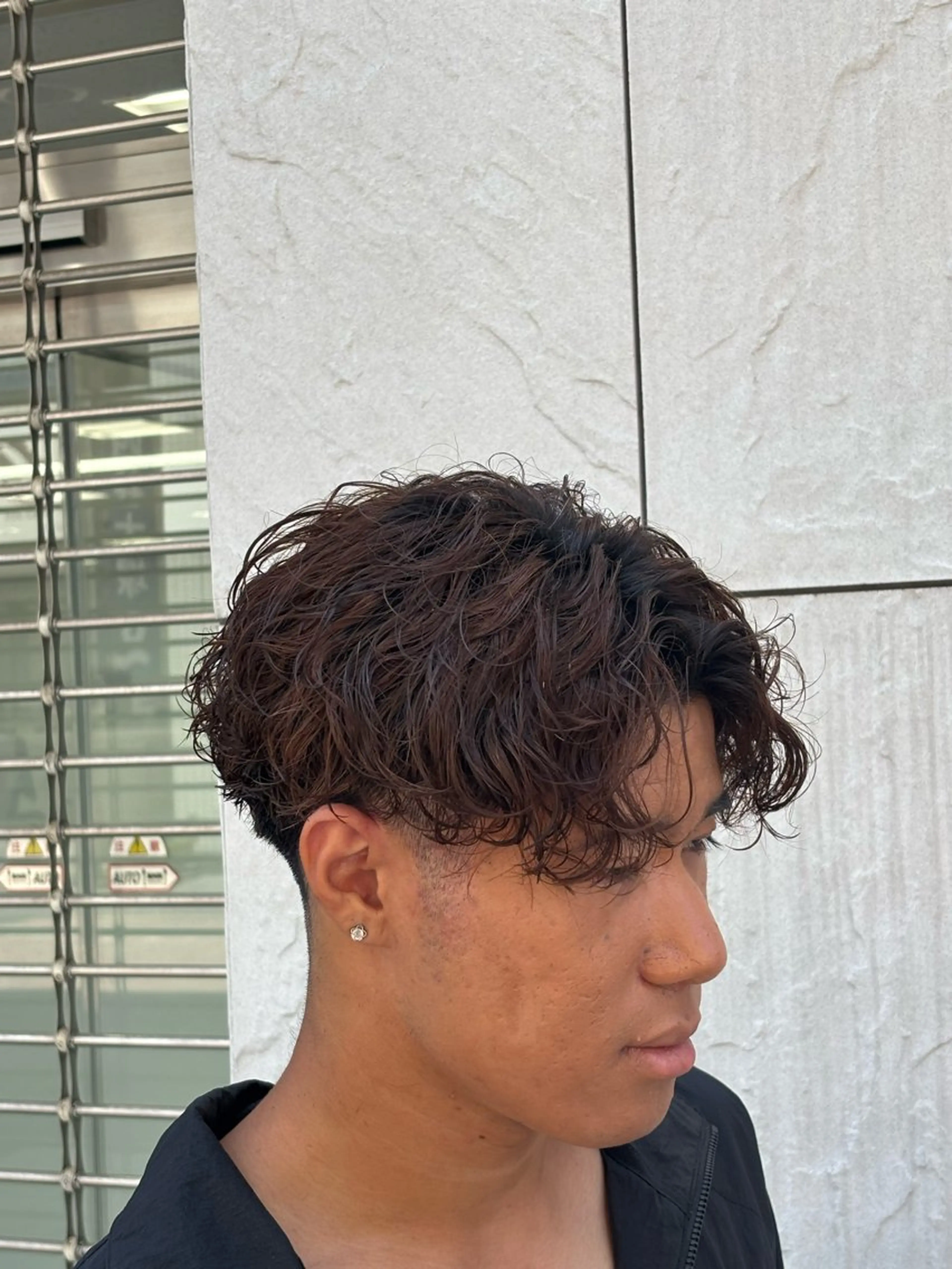 パーマ メンズハイトーン 北斗💍レイヤーのヘアスタイル