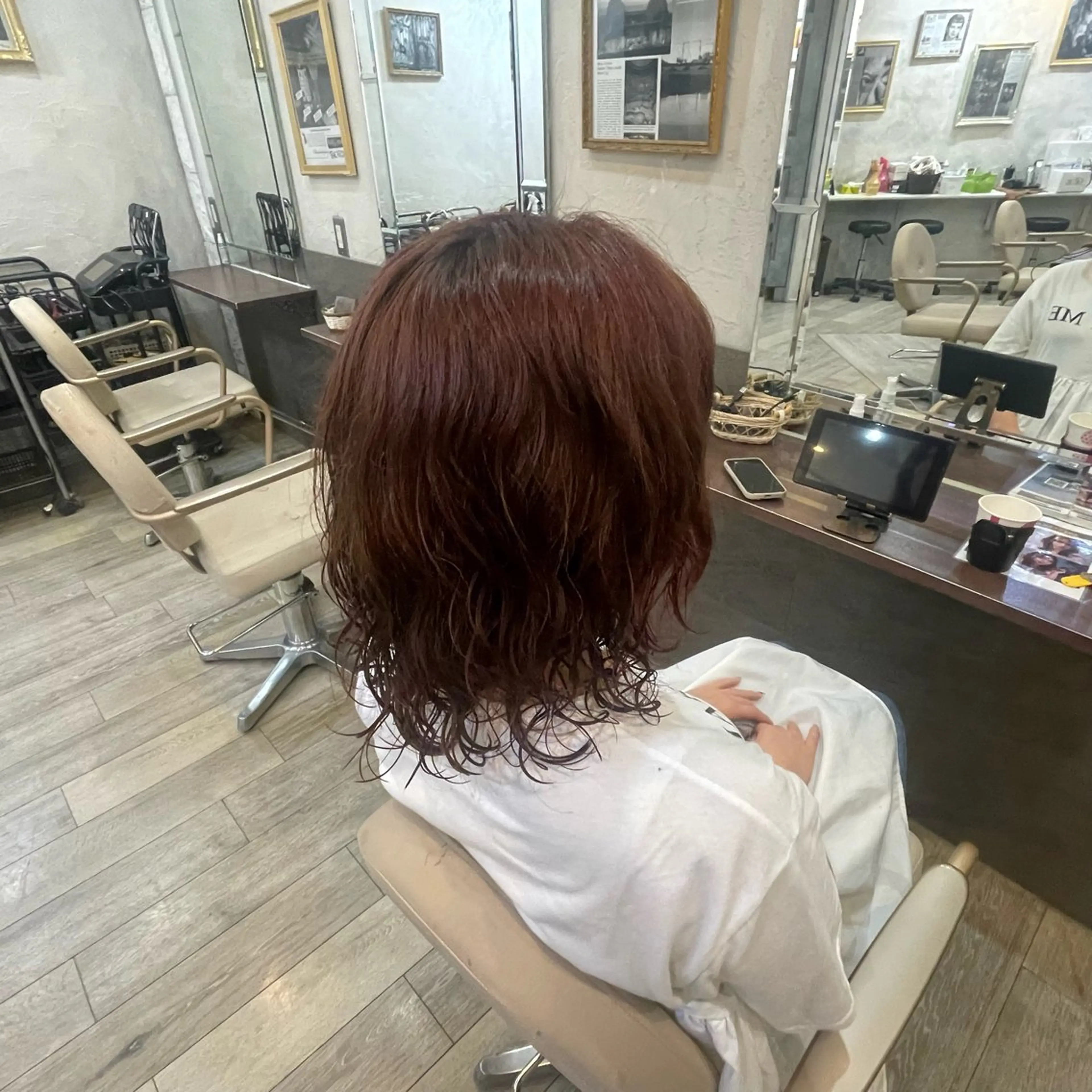 ミディアム 岩水 穂華のヘアスタイル