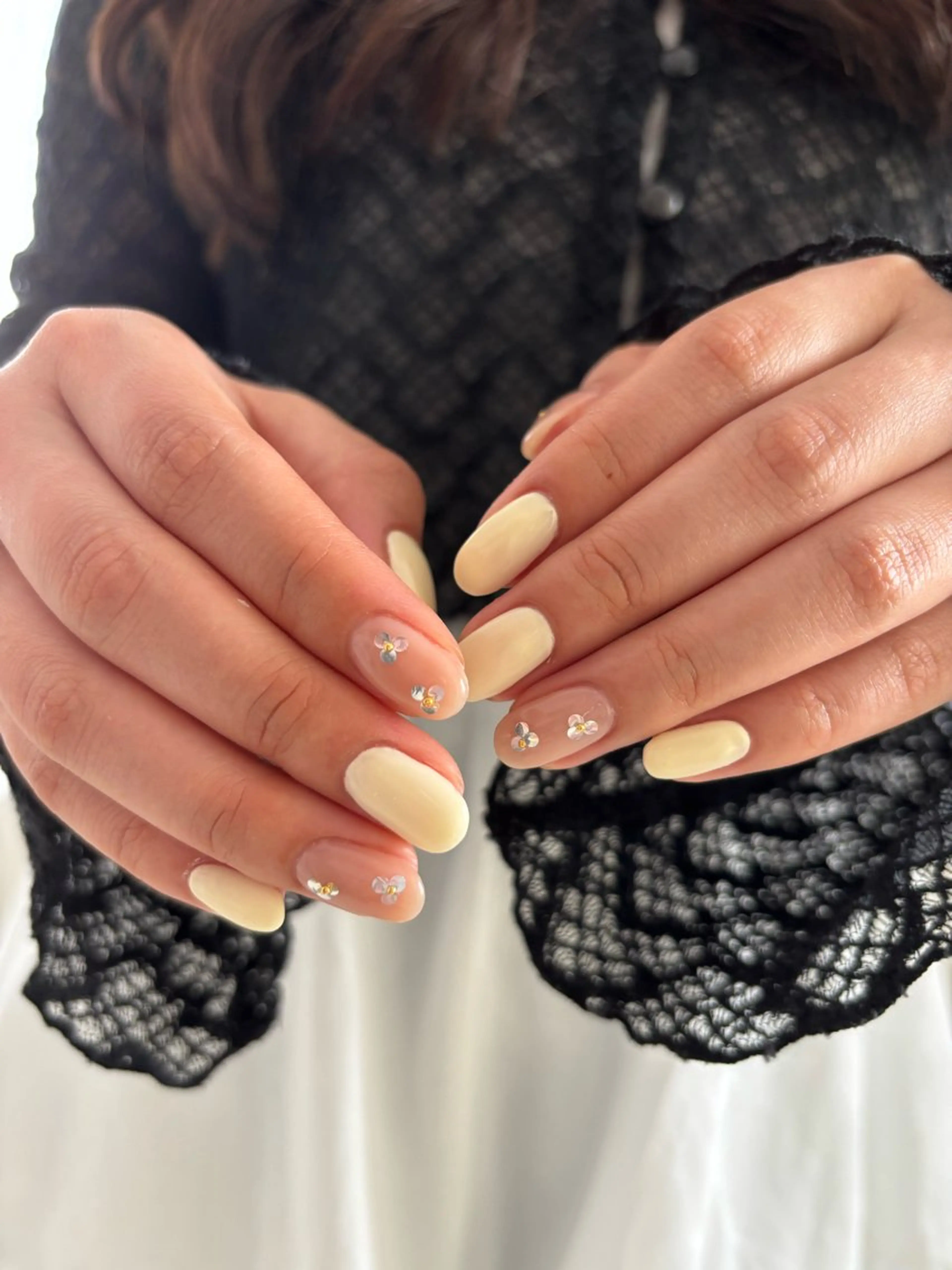 ネイル ハンドネイル une／YUKINA 🫧大人nuanceのネイルデザイン