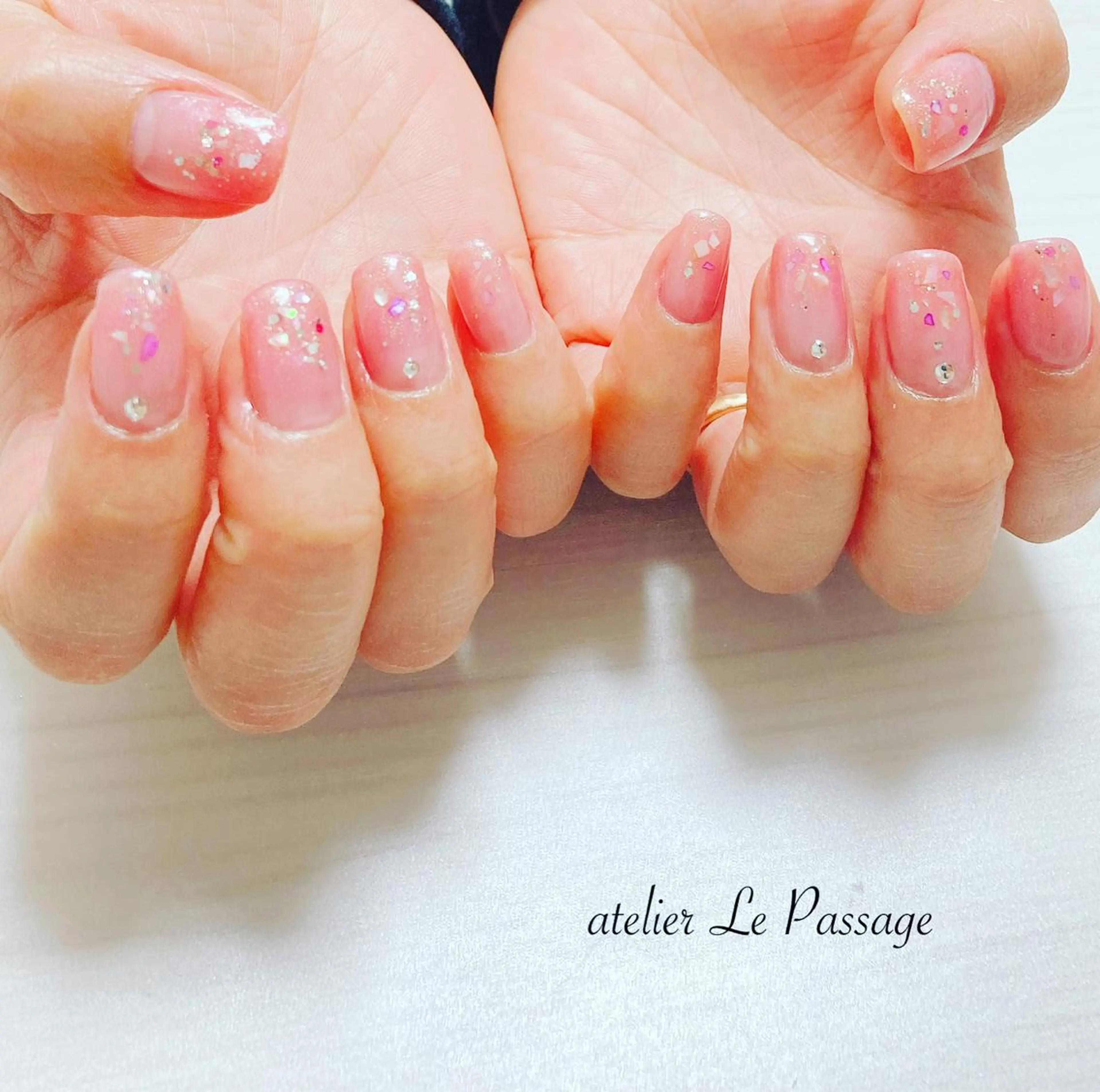 ネイル ジェルネイル キラキラネイル ニュアンスネイル オフィスネイル パラジェル Atelier Le Passage所属・h nakatsukaのネイルデザイン