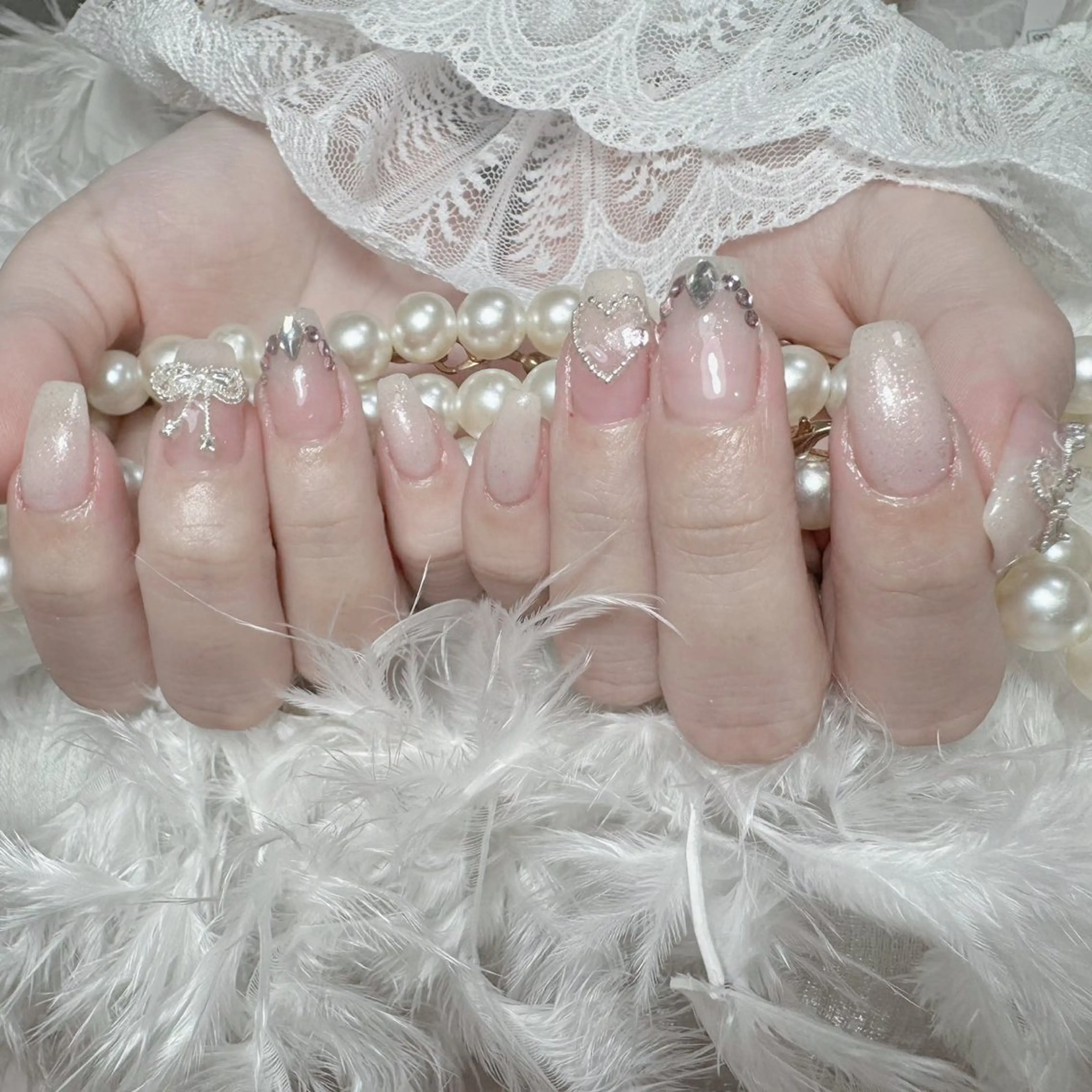 ネイル アートネイル オーロラネイル ガーリー キラキラネイル 韓国ネイル YUKI_ Monster💟のネイルデザイン