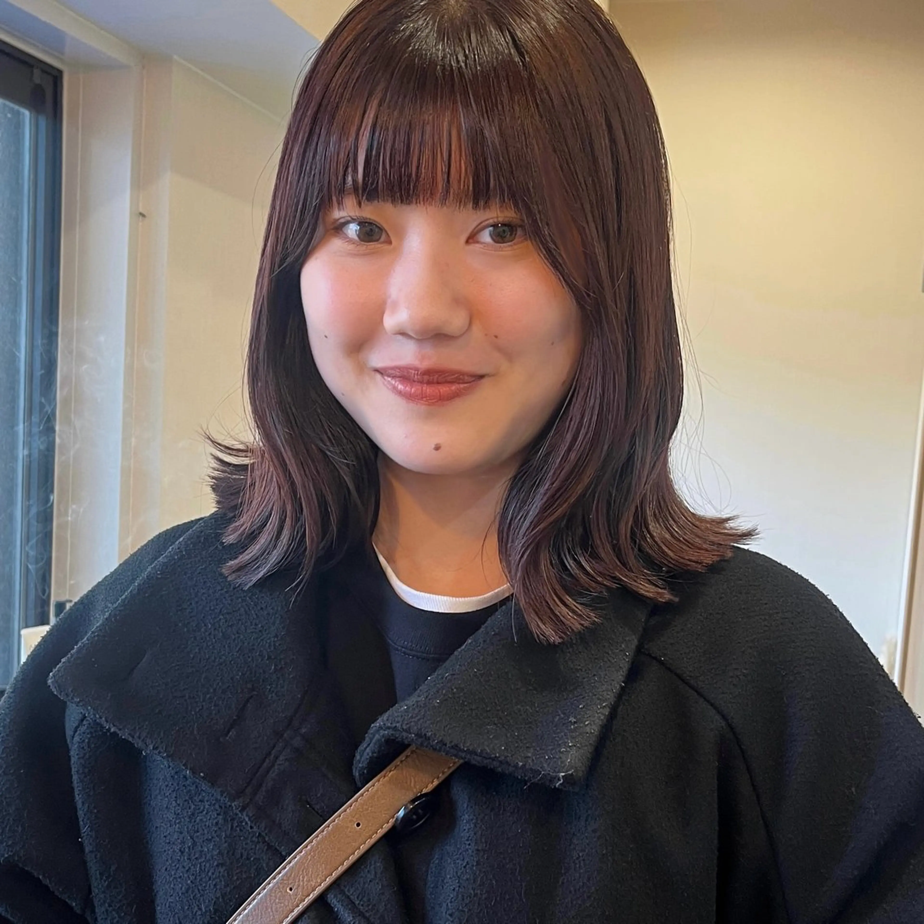 ミディアム 切りっぱなしボブ ボブ くびれヘア 外ハネヘア カット ヘアカラー トリートメント ボブ/透明感カラー /坂口恵梨子のヘアスタイル