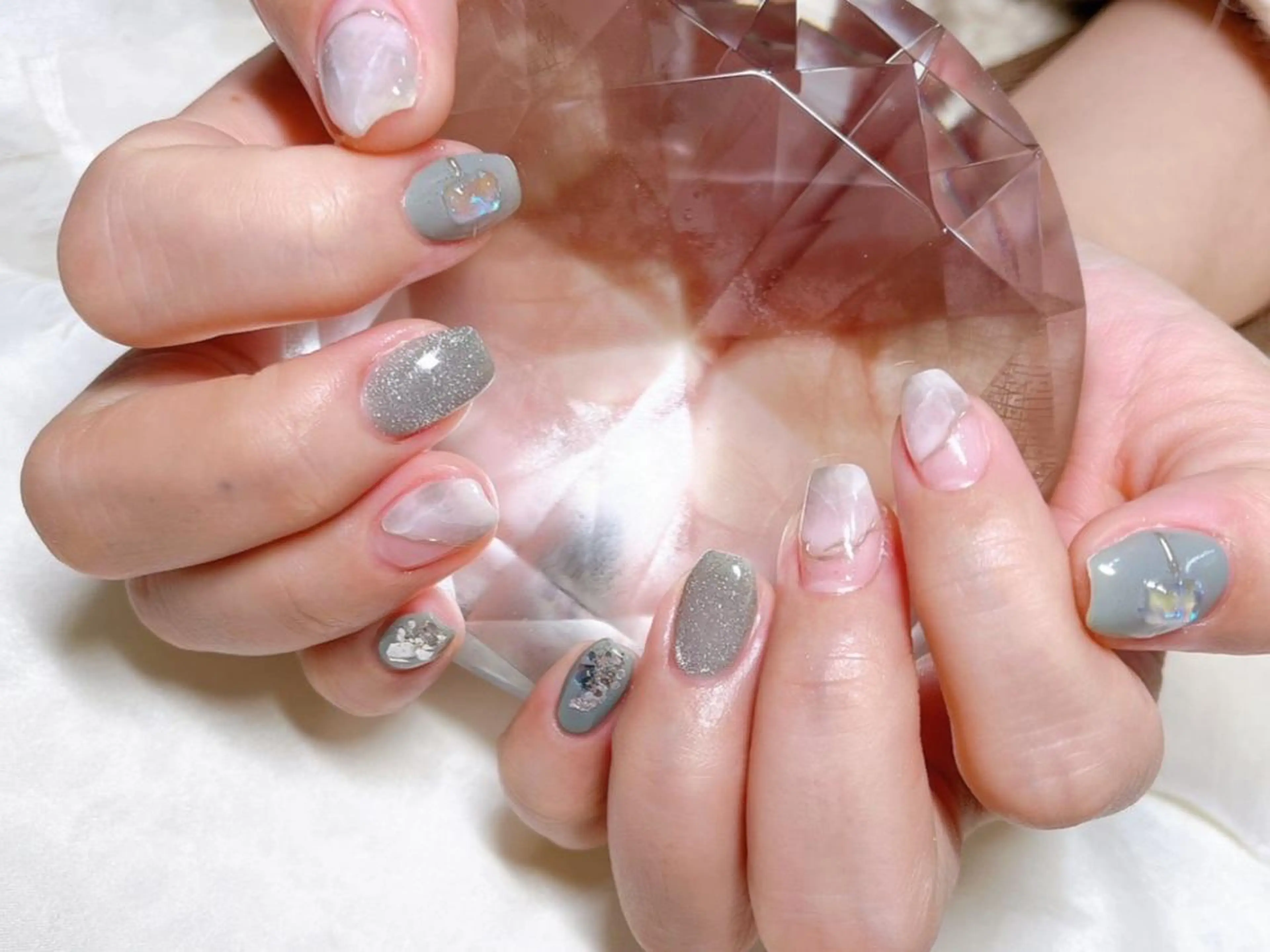 ネイル マツエク・マツパ アイブロウ 韓国風マツエク パリジェンヌラッシュリフト まつげパーマ ワンホンマツエク 長さ出し ハンドネイル Nail&eye Belire 新宿のネイルデザイン