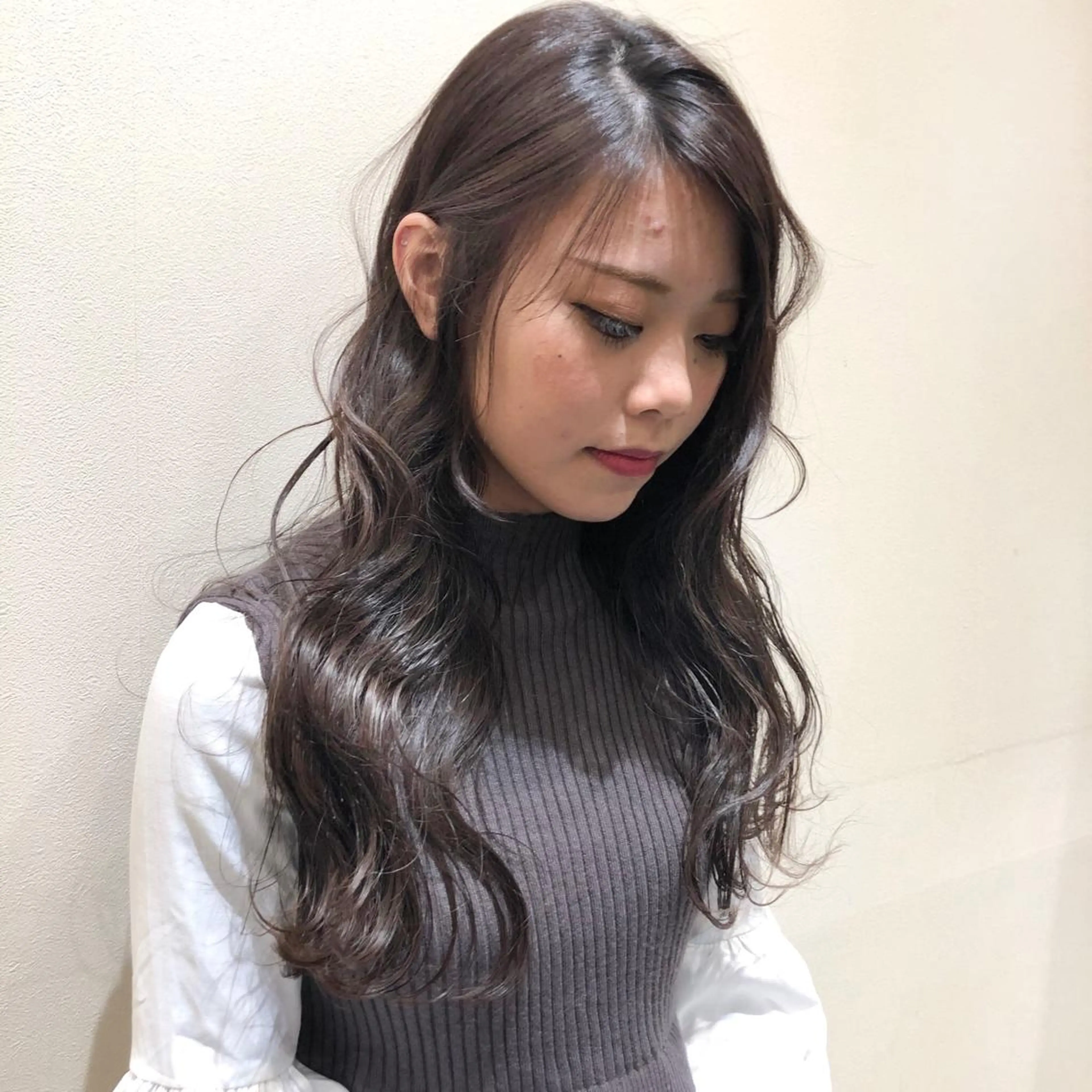 ロング カラー アッシュ 透明感カラー ミルクティーアッシュ カット ヘアカラー トリートメント 田中   麗彩也のヘアスタイル