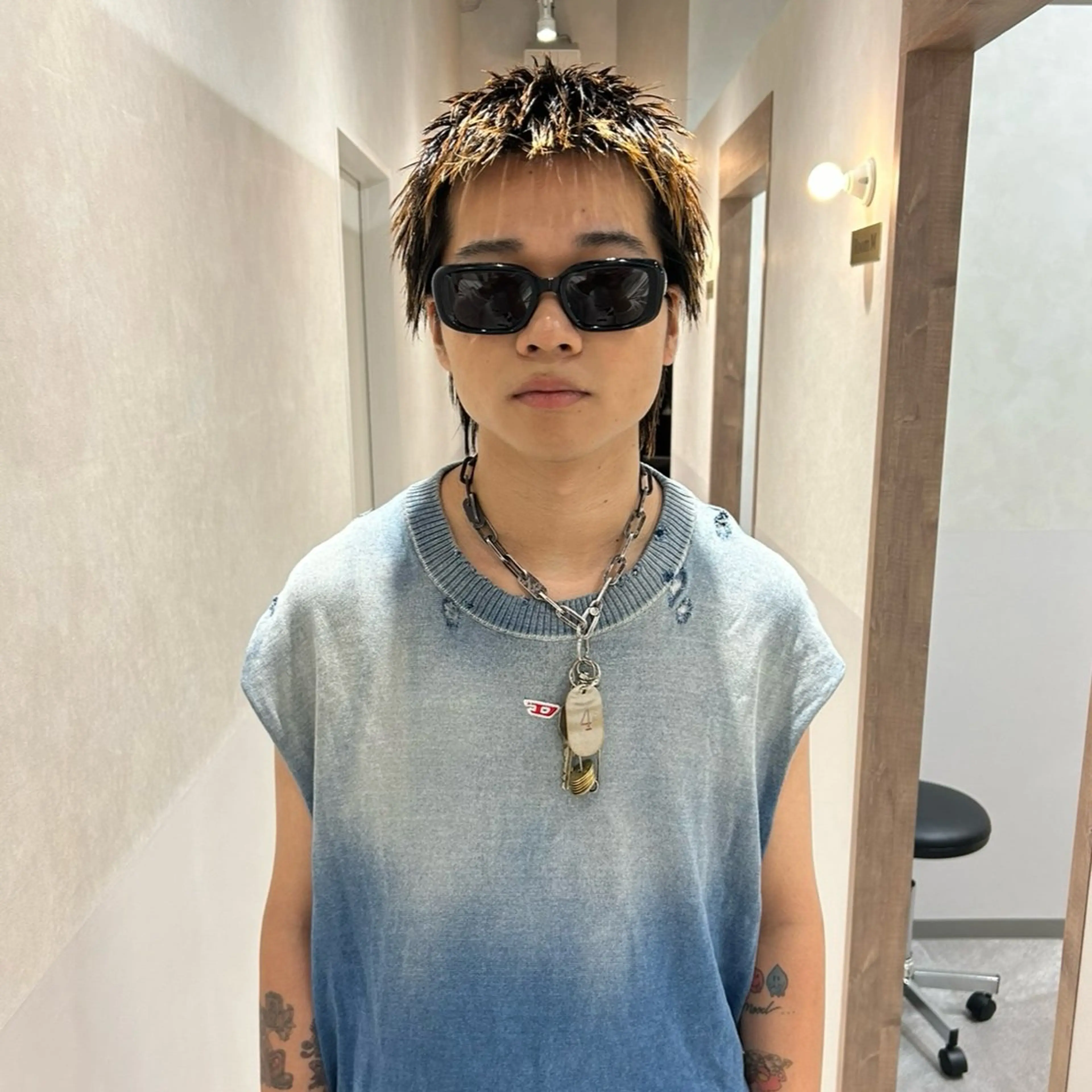 カラー メンズ メンズブリーチ メンズハイトーン ブリーチ ハイトーンカラー カット garage.所属・スパイキーショート 平出天翔のヘアスタイル