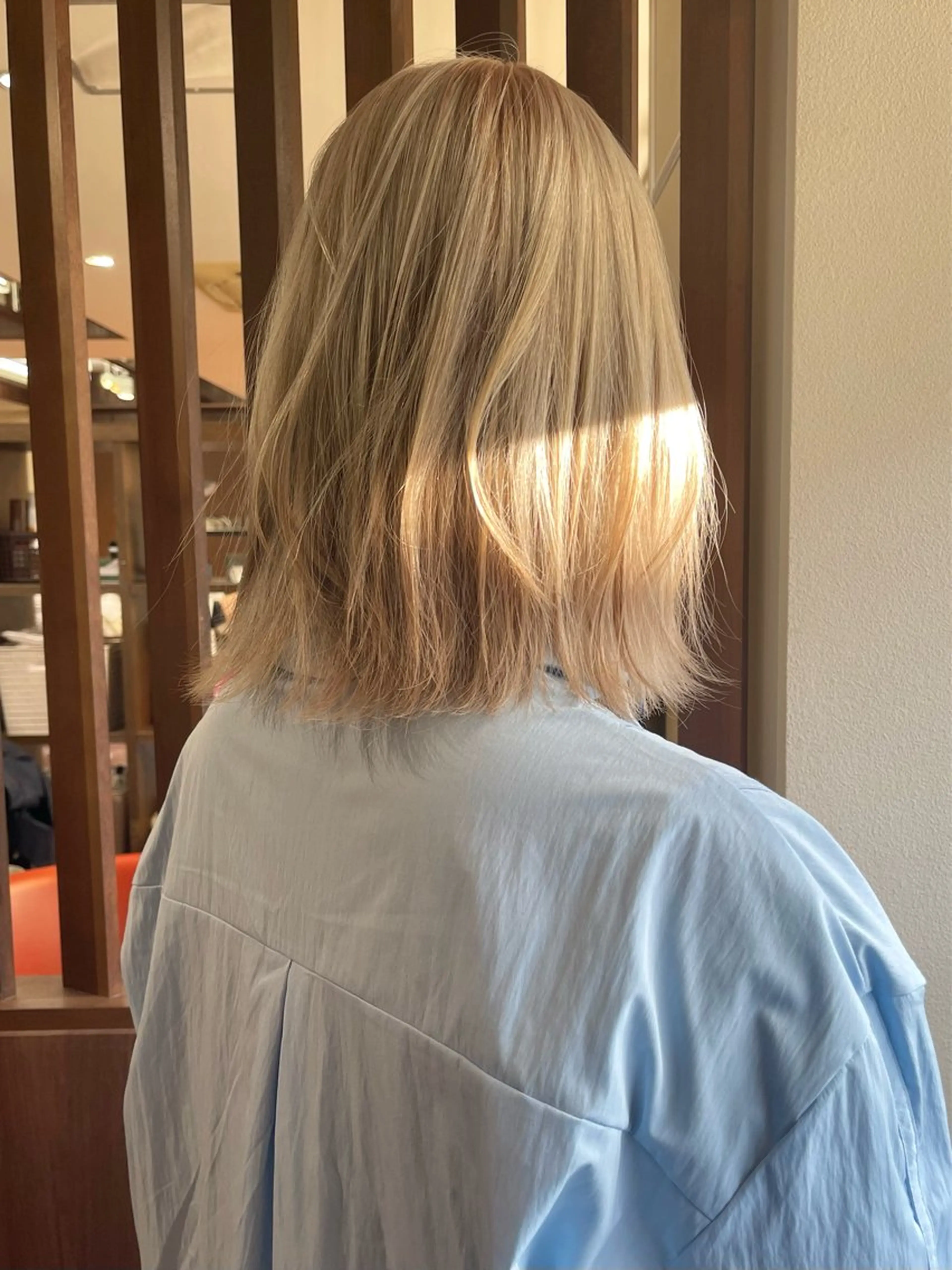 ショート カラー シルバー カット ヘアカラー トリートメント 髪質改善ｶﾗｰ ｹｱﾌﾞﾘｰﾁ/ﾀﾑのヘアスタイル