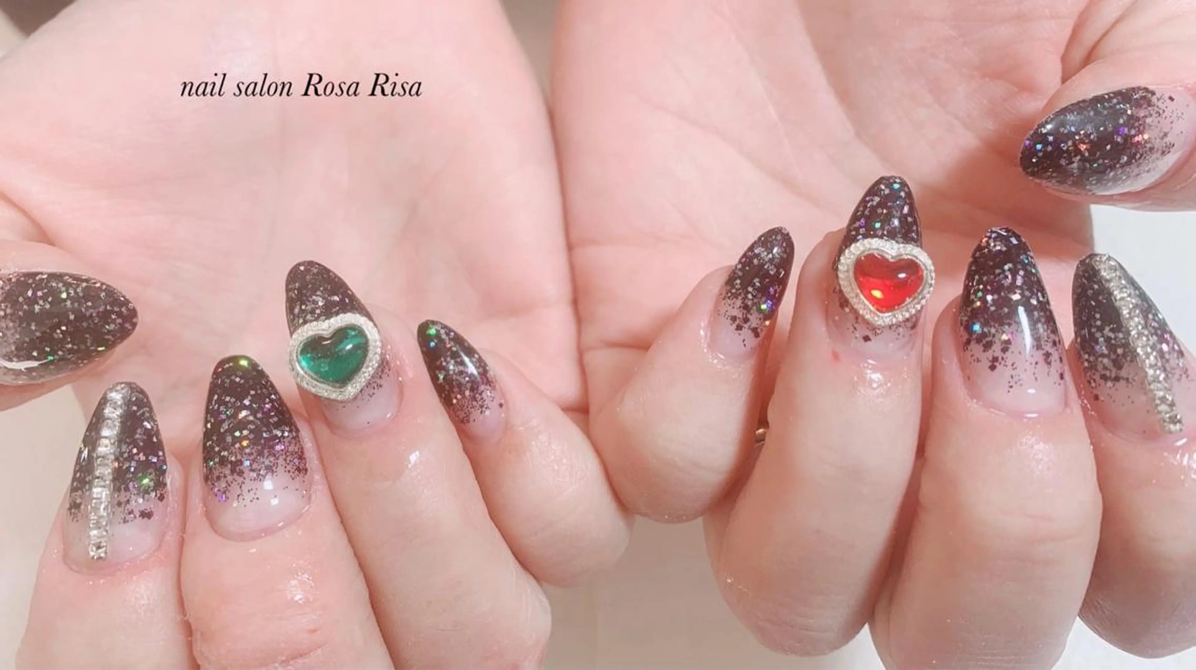 セミロング ネイル ハンドネイル ネイルスタジオ シェイクユアハンズのネイルデザイン