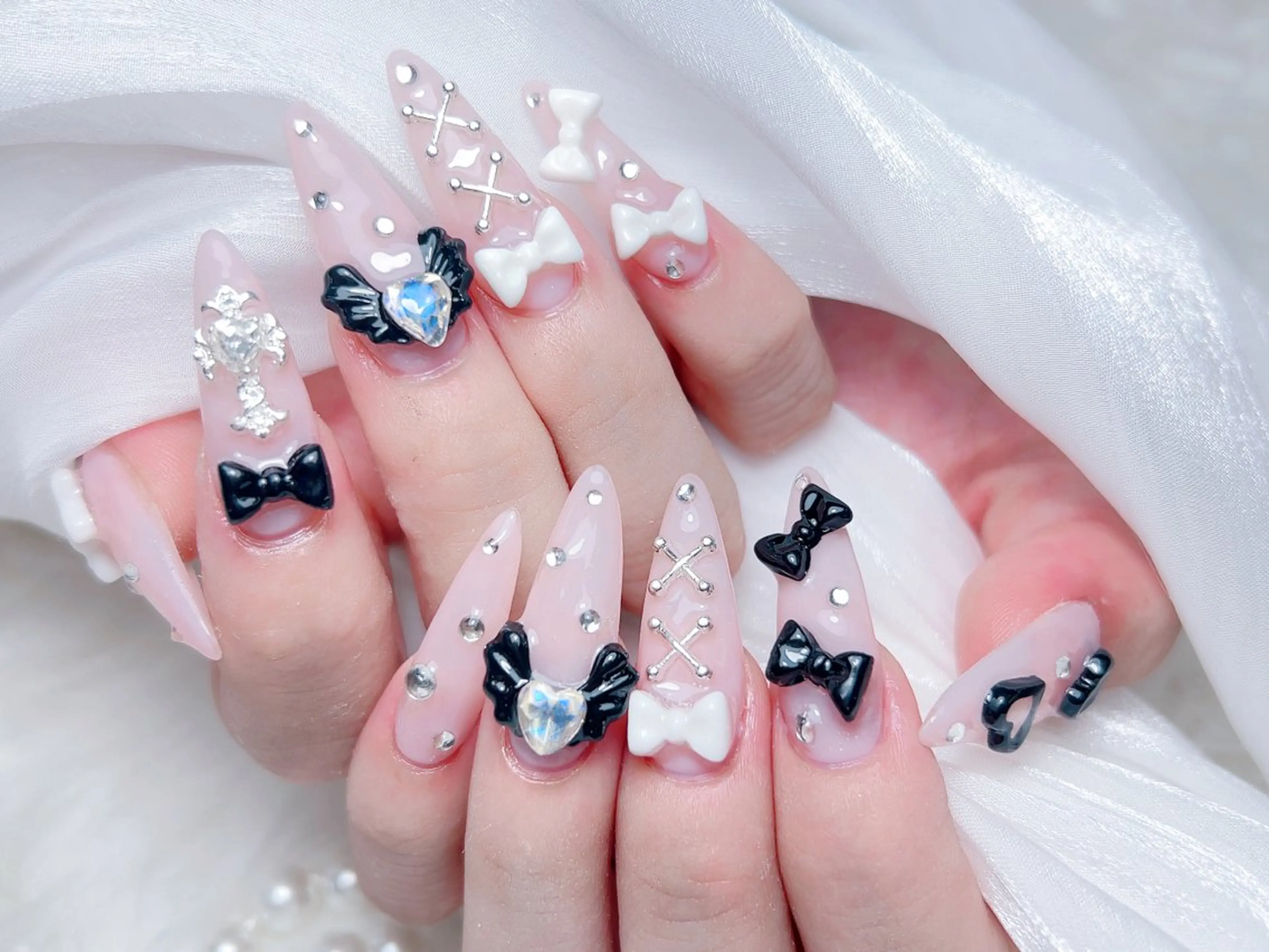 ネイル ハンドネイル 🎀Ｍ nails✨ ビューティーのネイルデザイン