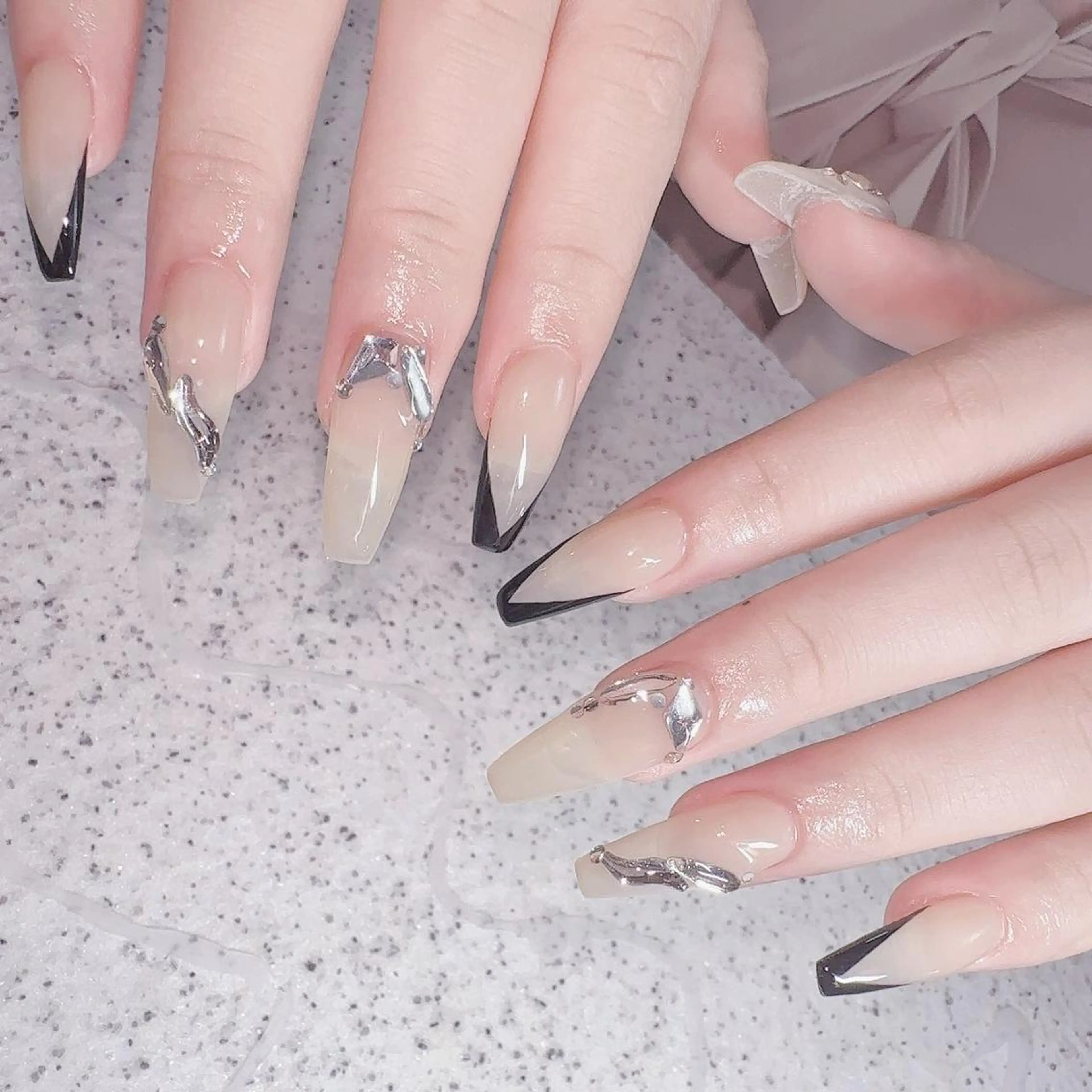 ネイル アートネイル 長さ出し ネイルチップ Queens PUPUのネイルデザイン