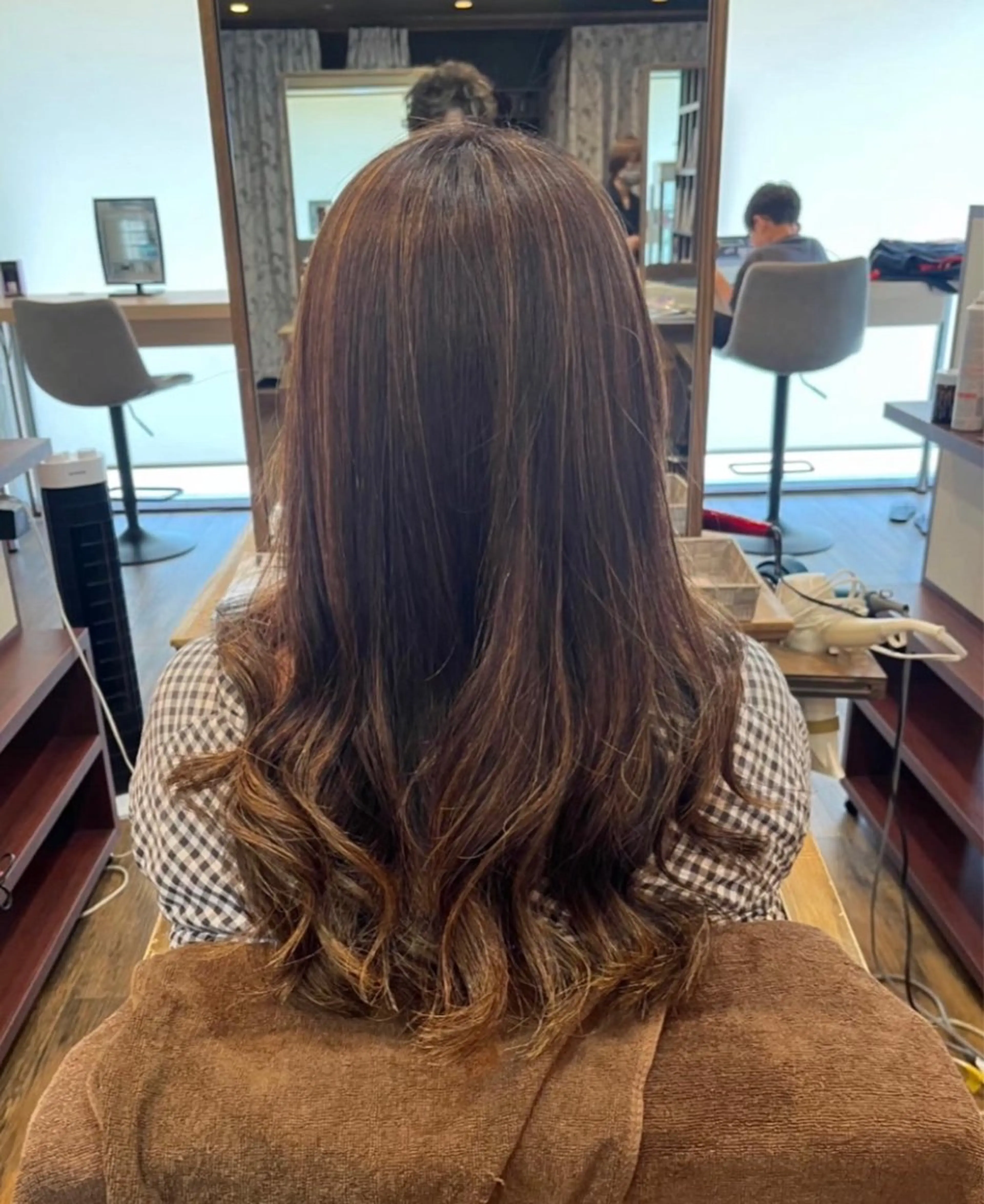 セミロング カラー パーマ セミロングパーマ ハイライトカラー ハイライト トリートメント ストレートパーマ Lamie所属・大人女子&髪改善専門 Nobuフリーランスのヘアスタイル