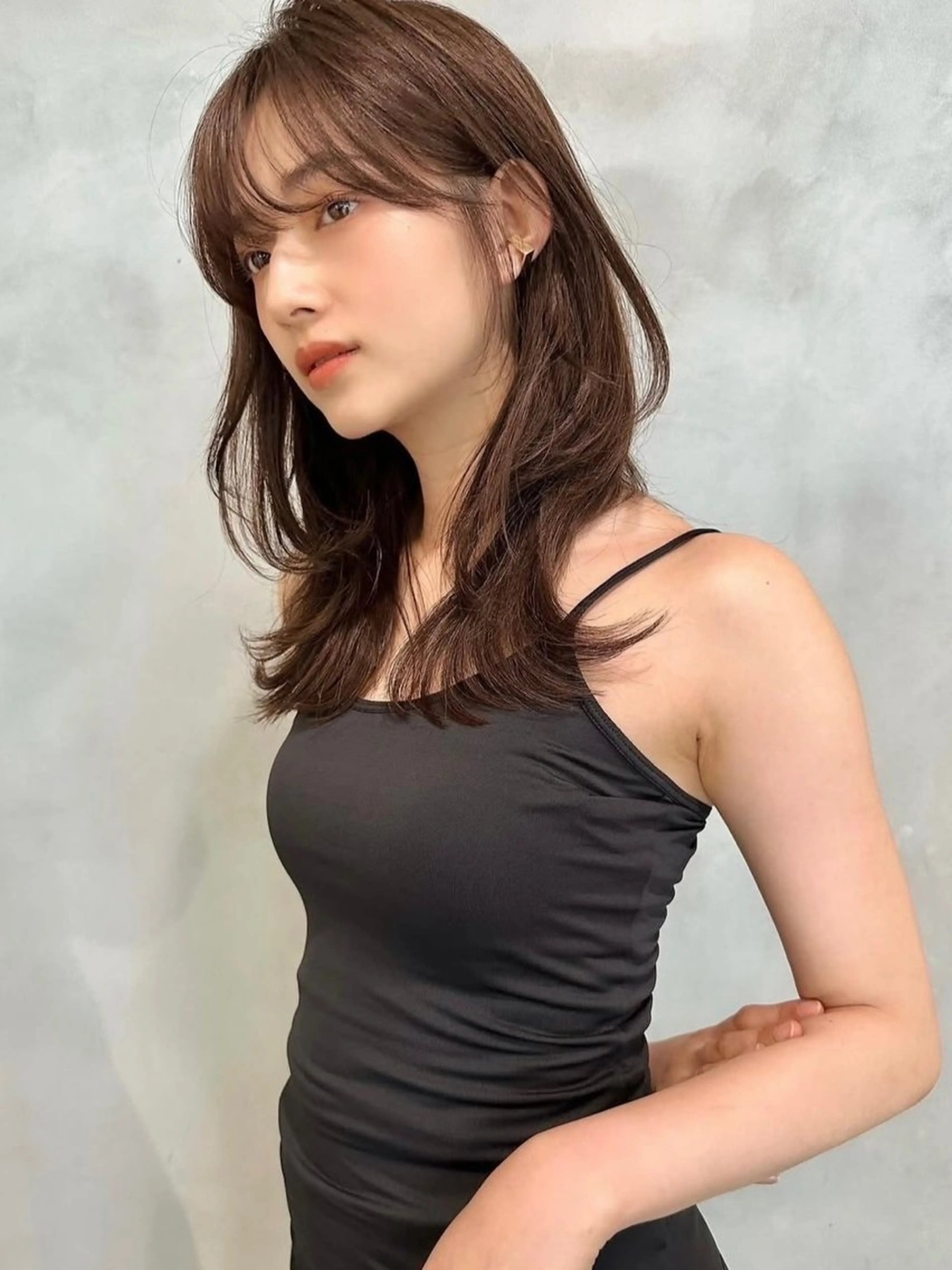 セミロング 岡田準希/韓国/透明 感カラー/美髪矯正のヘアスタイル