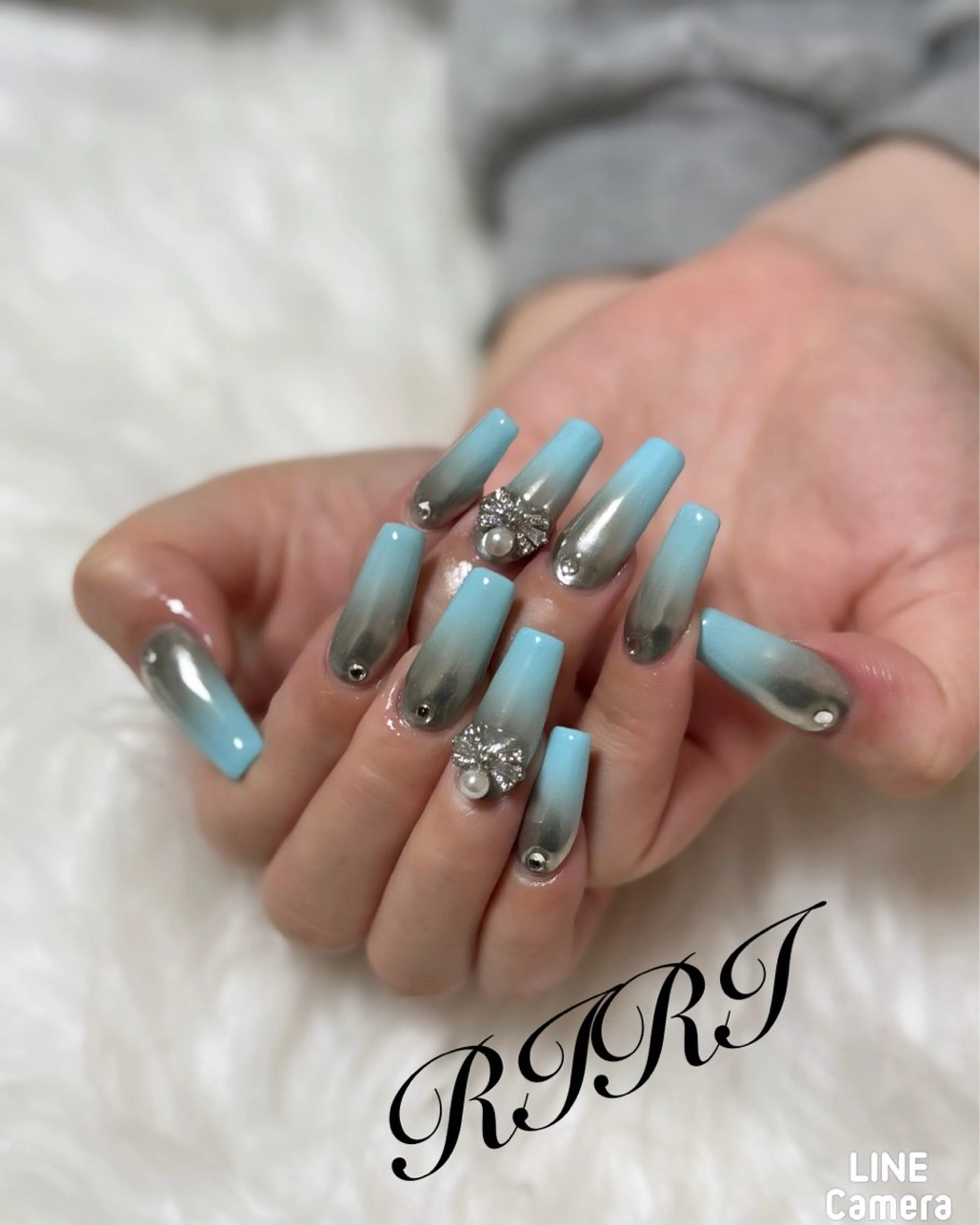 ネイル ブルー ジェルネイル グラデーション ロングネイル ミラーネイル ハンドネイル riri オーナーのネイルデザイン