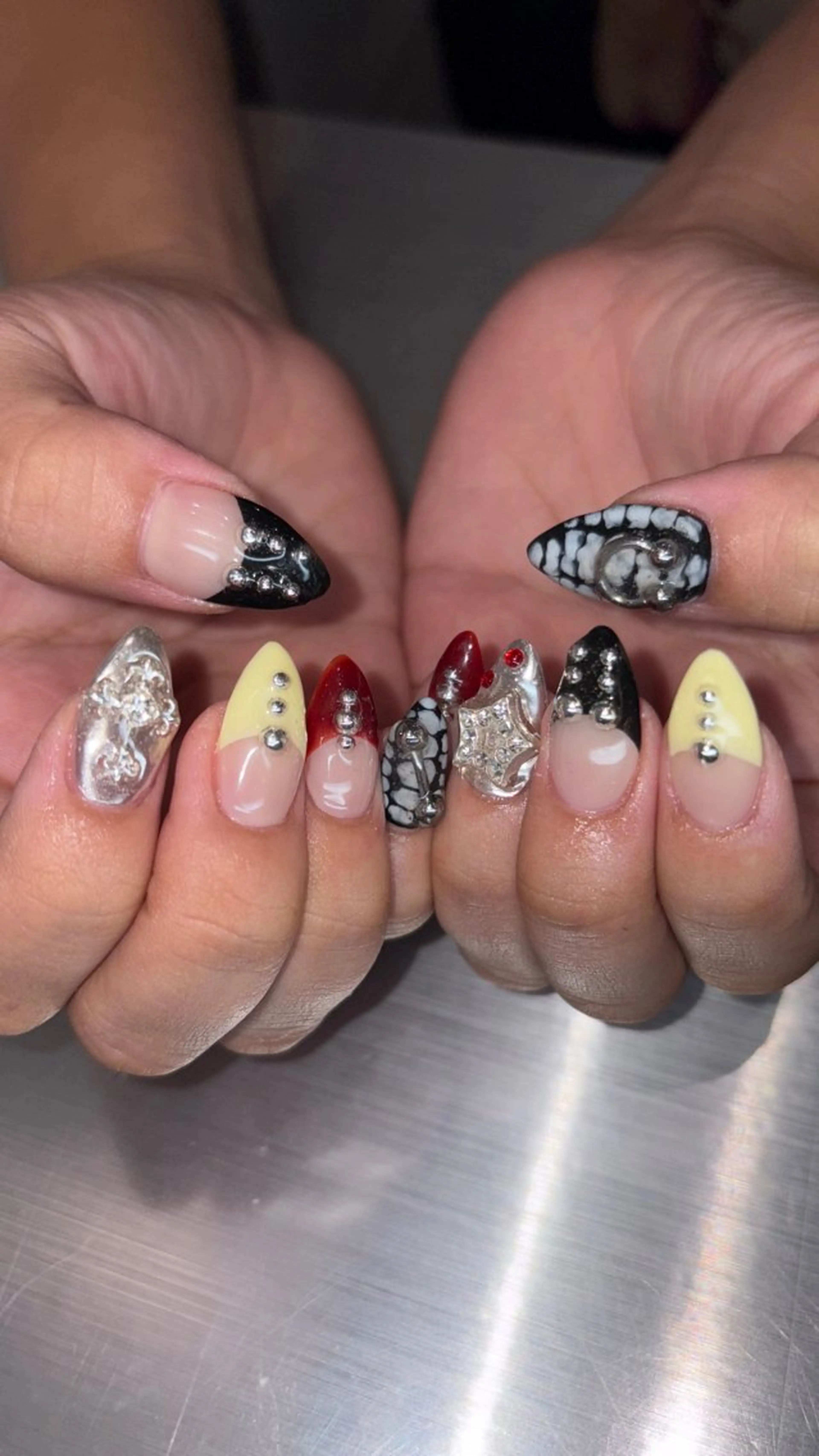 ネイル ハンドネイル 👽個性派ネイル🎀 komachiのマツエク・マツパデザイン