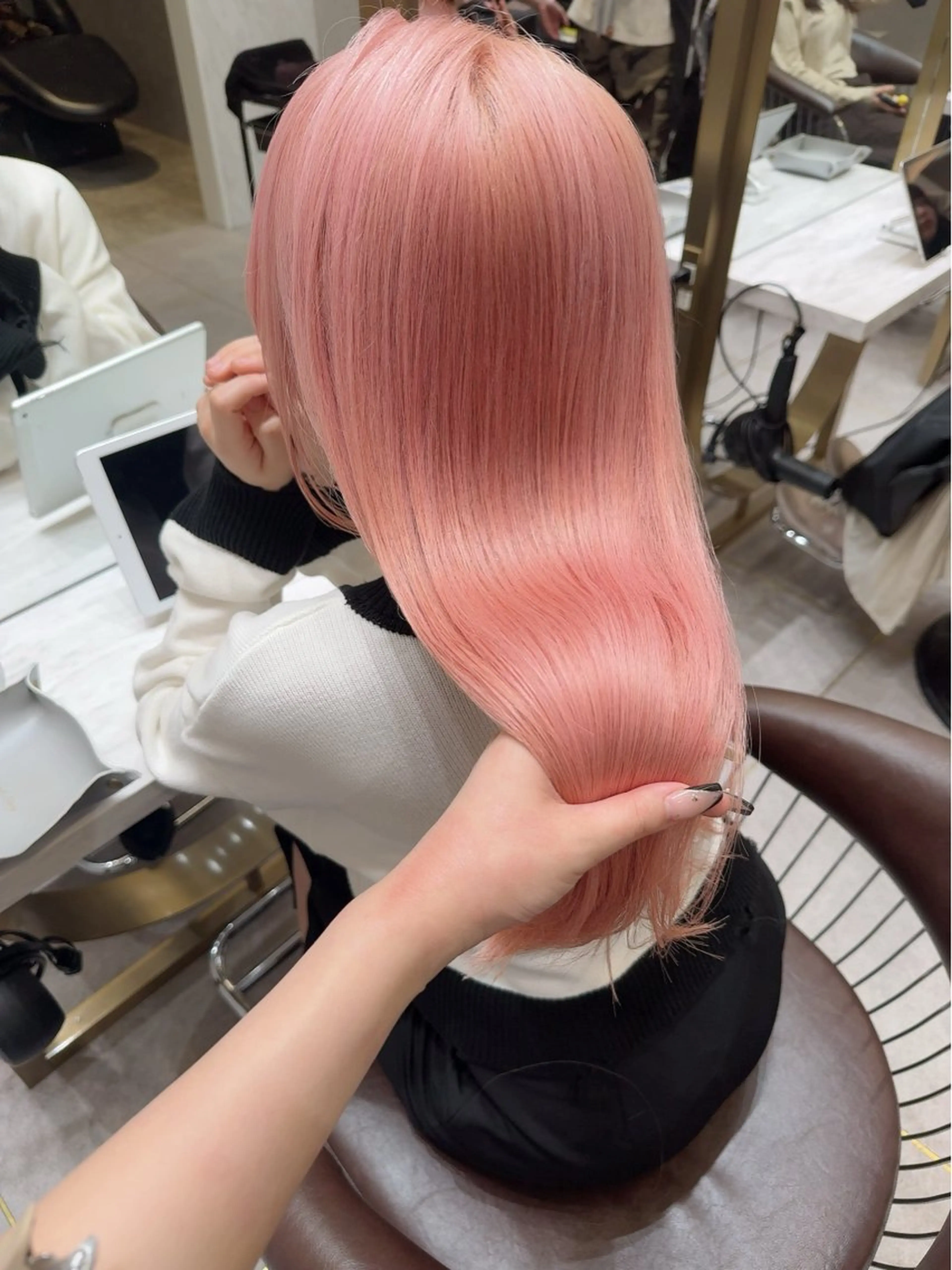 ロング カラー karin ボブハイトーンのヘアスタイル