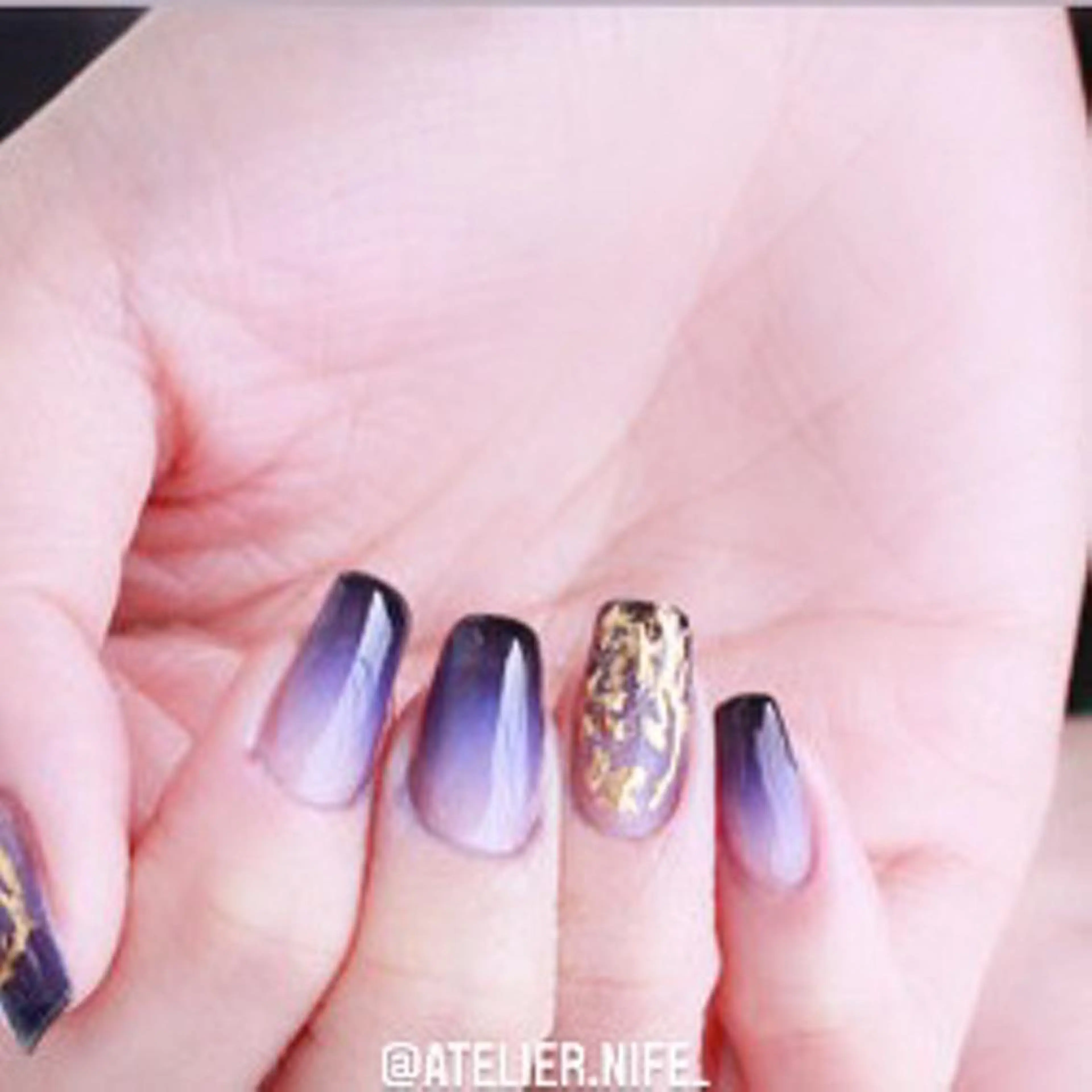 ネイル アートネイル ミラーネイル atelier nife.のネイルデザイン