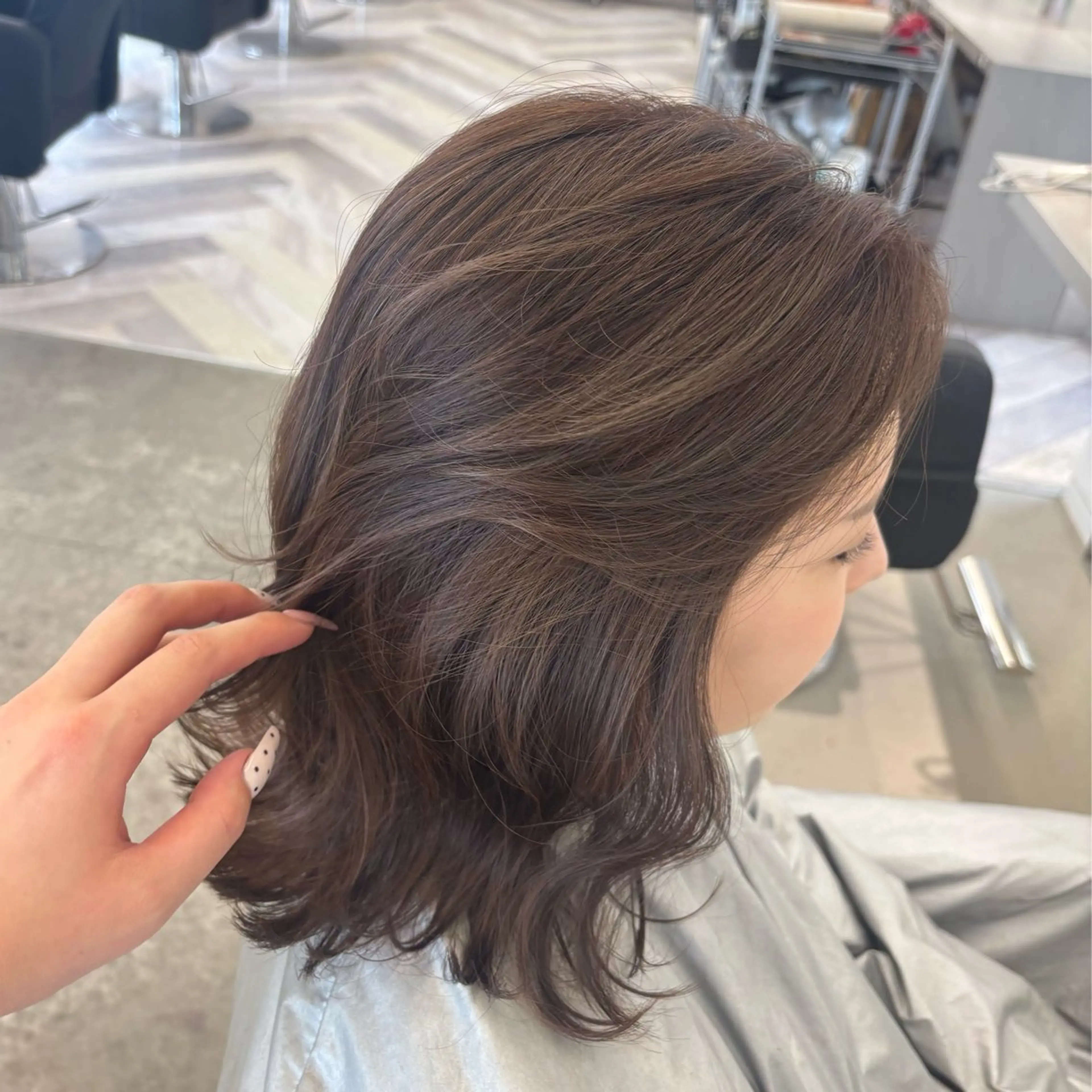 ミディアム カラー ベージュカラー ブリーチ ブリーチなしカラー EIGHT ／SHU🩶のヘアスタイル