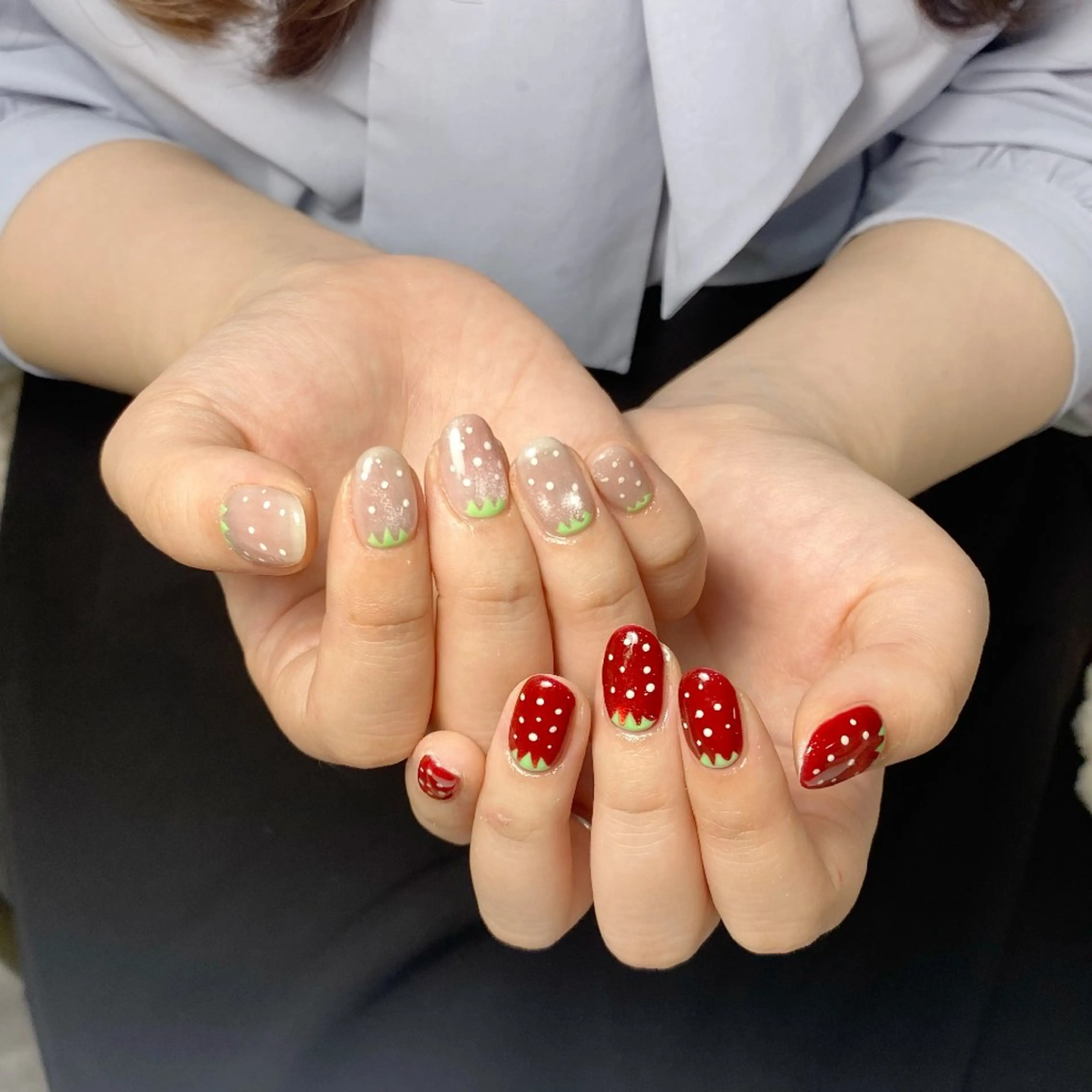 ネイル チークネイル フレンチネイル ジェルネイル ガーリー キラキラネイル ハンドネイル UM Nail Salonのネイルデザイン
