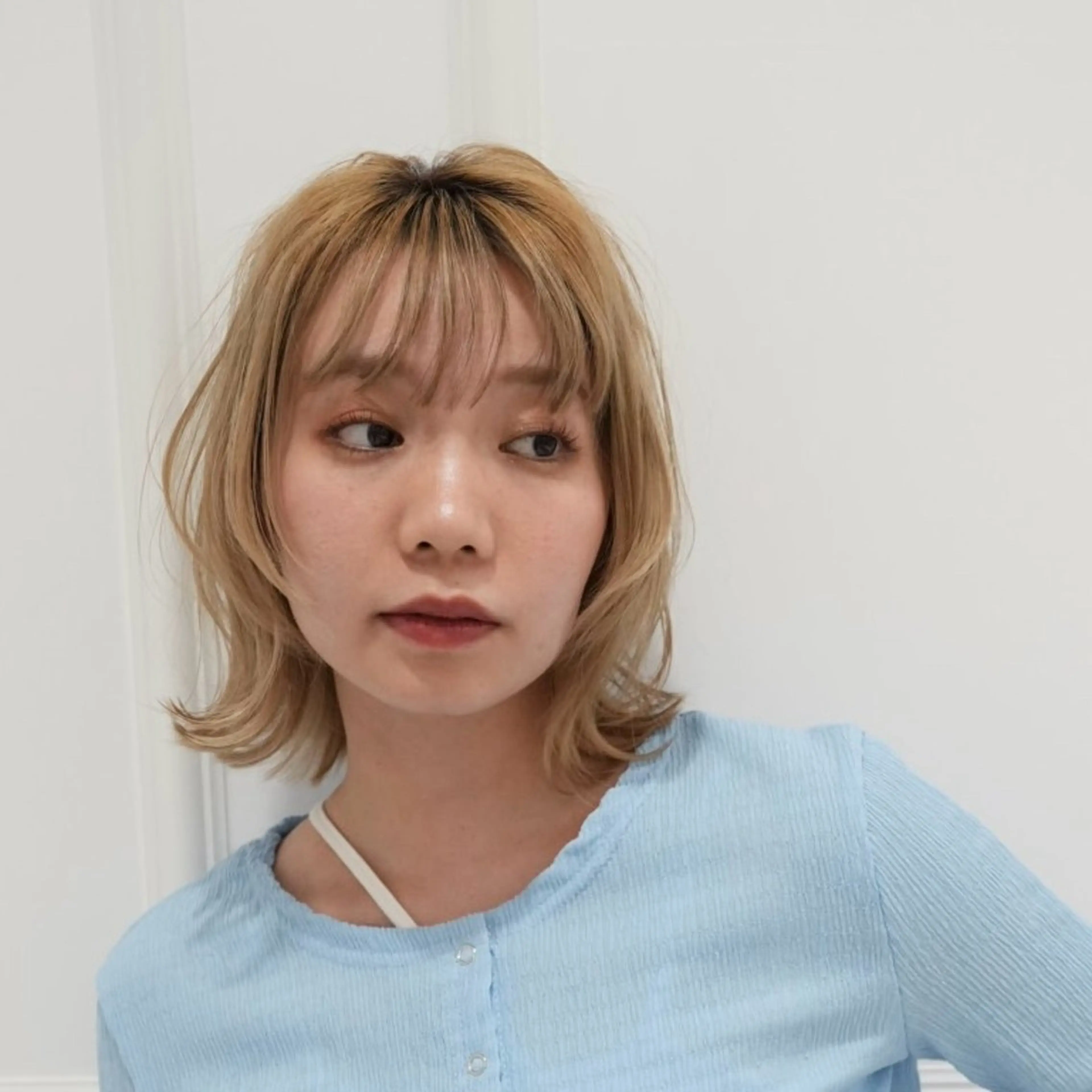 ミディアム レイヤーカット 外ハネヘア ウルフカット ウルフレイヤー カット ヘアカラー トリートメント 金沢 広美のヘアスタイル