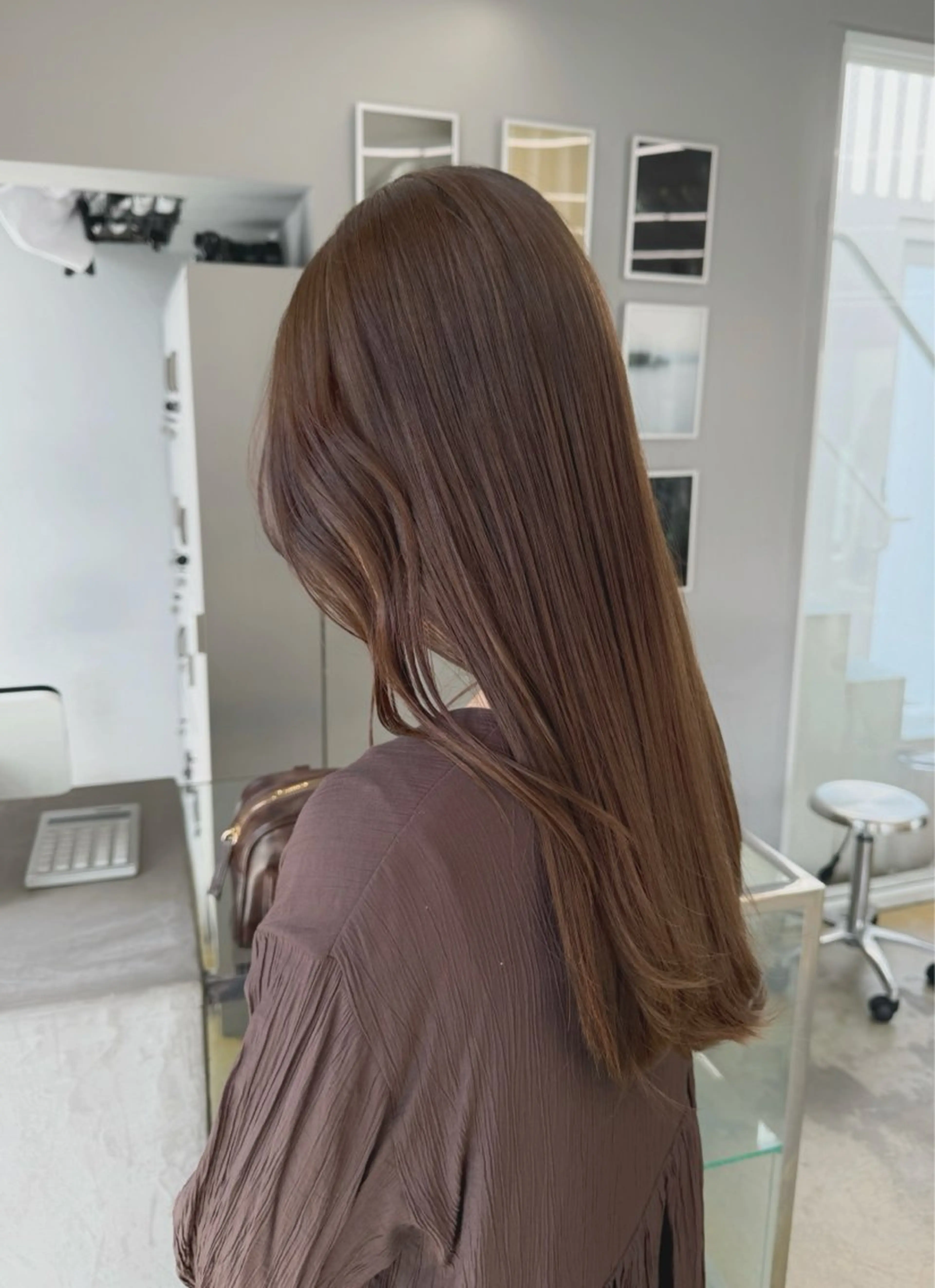 カラー maina/透明感 ベージュ/ブラウンのヘアスタイル