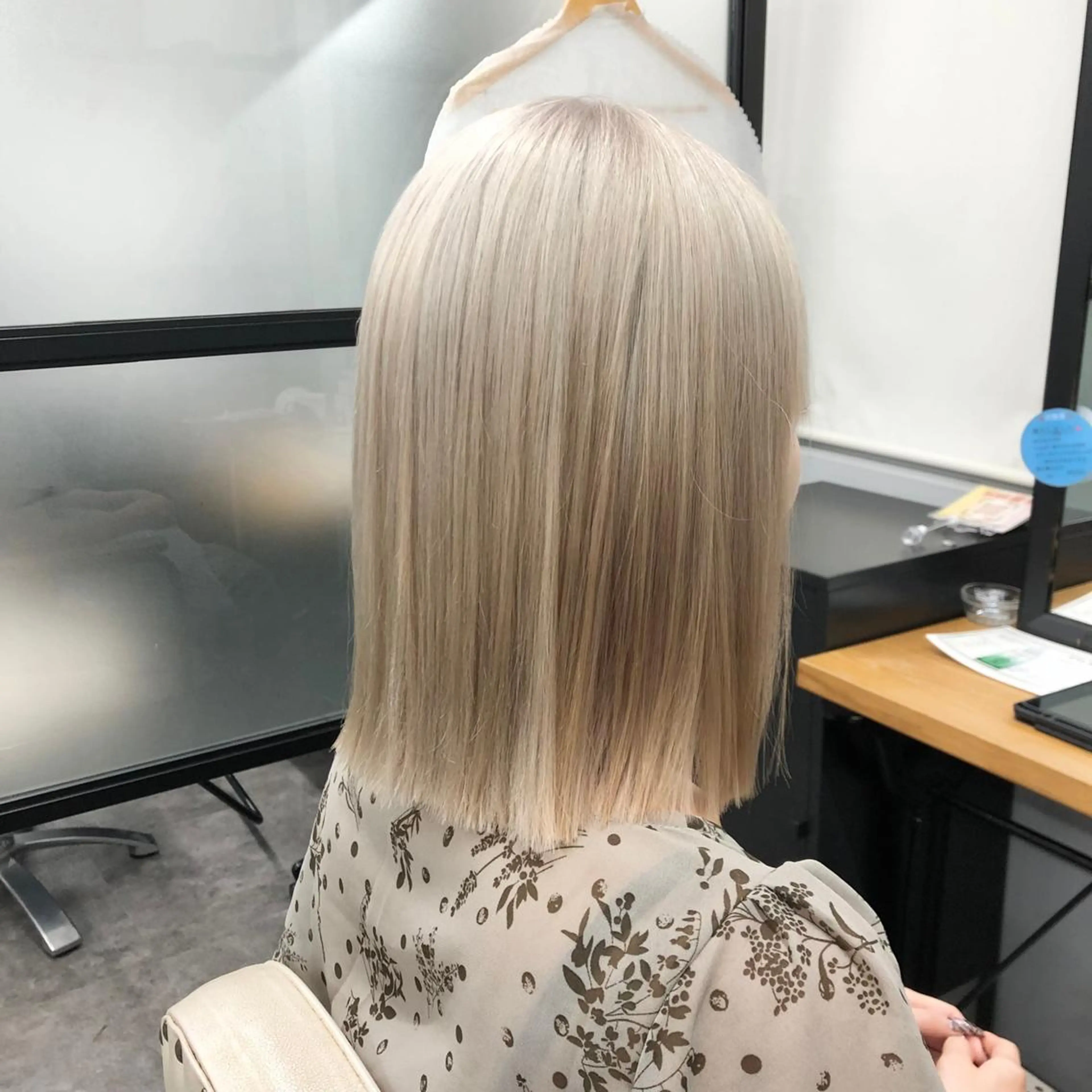 ミディアム カラー バレイヤージュ ベージュカラー ブリーチ ケアブリーチ ダブルカラー カット ヘアカラー N° aria 三軒茶屋のヘアスタイル