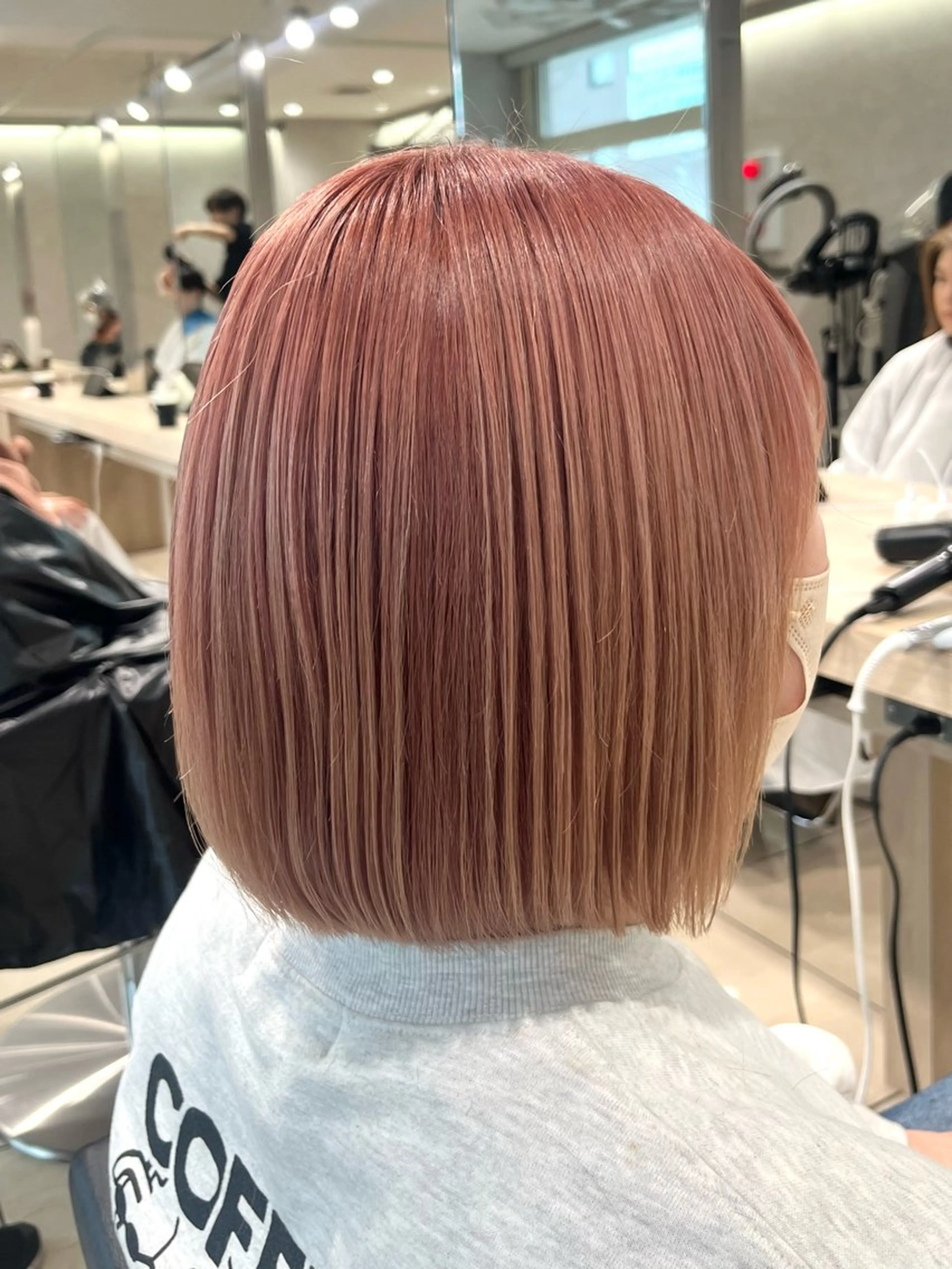 ミディアム ボブ 外ハネヘア カット トリートメント 巖本 真希のヘアスタイル