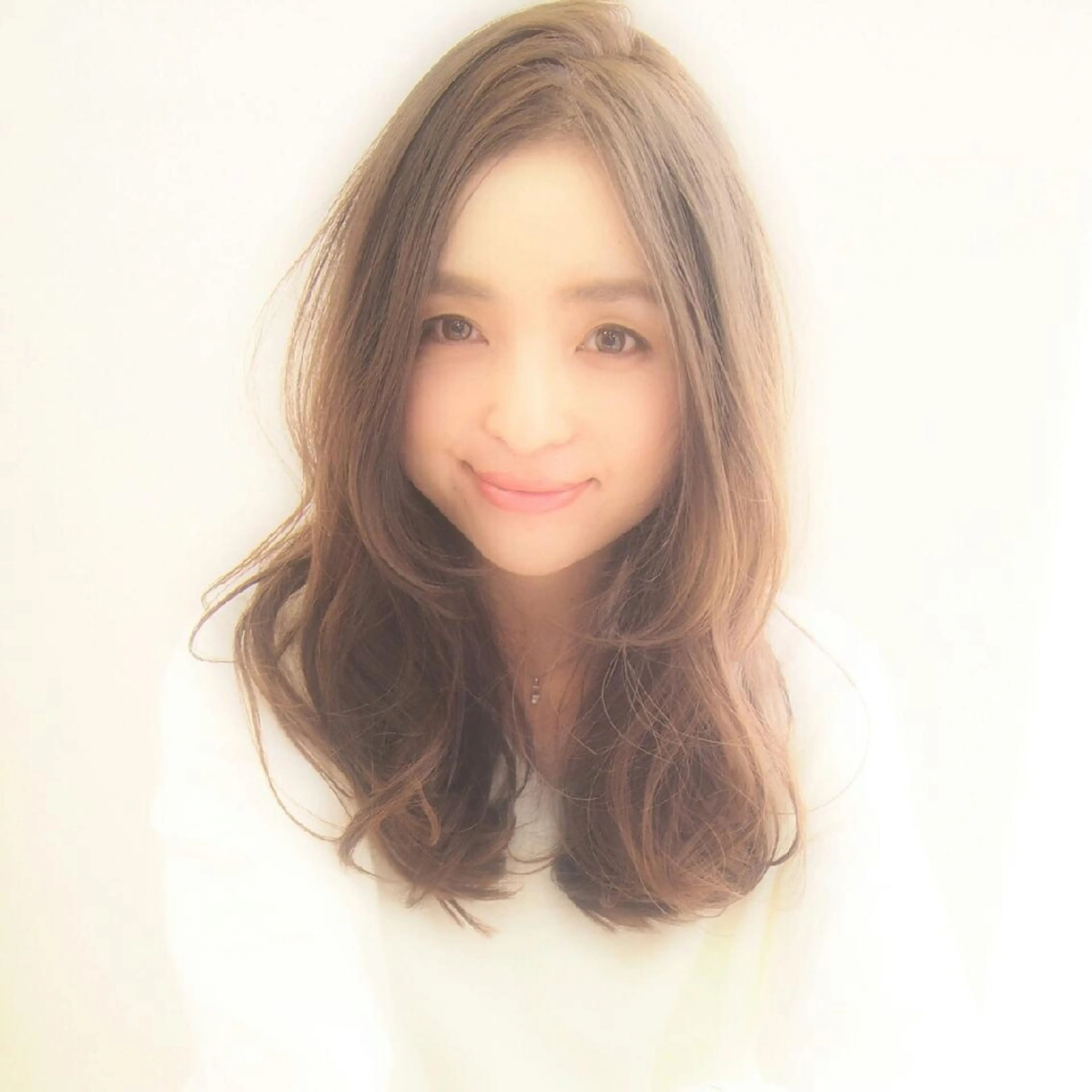 セミロング 鎌倉 彩のヘアスタイル