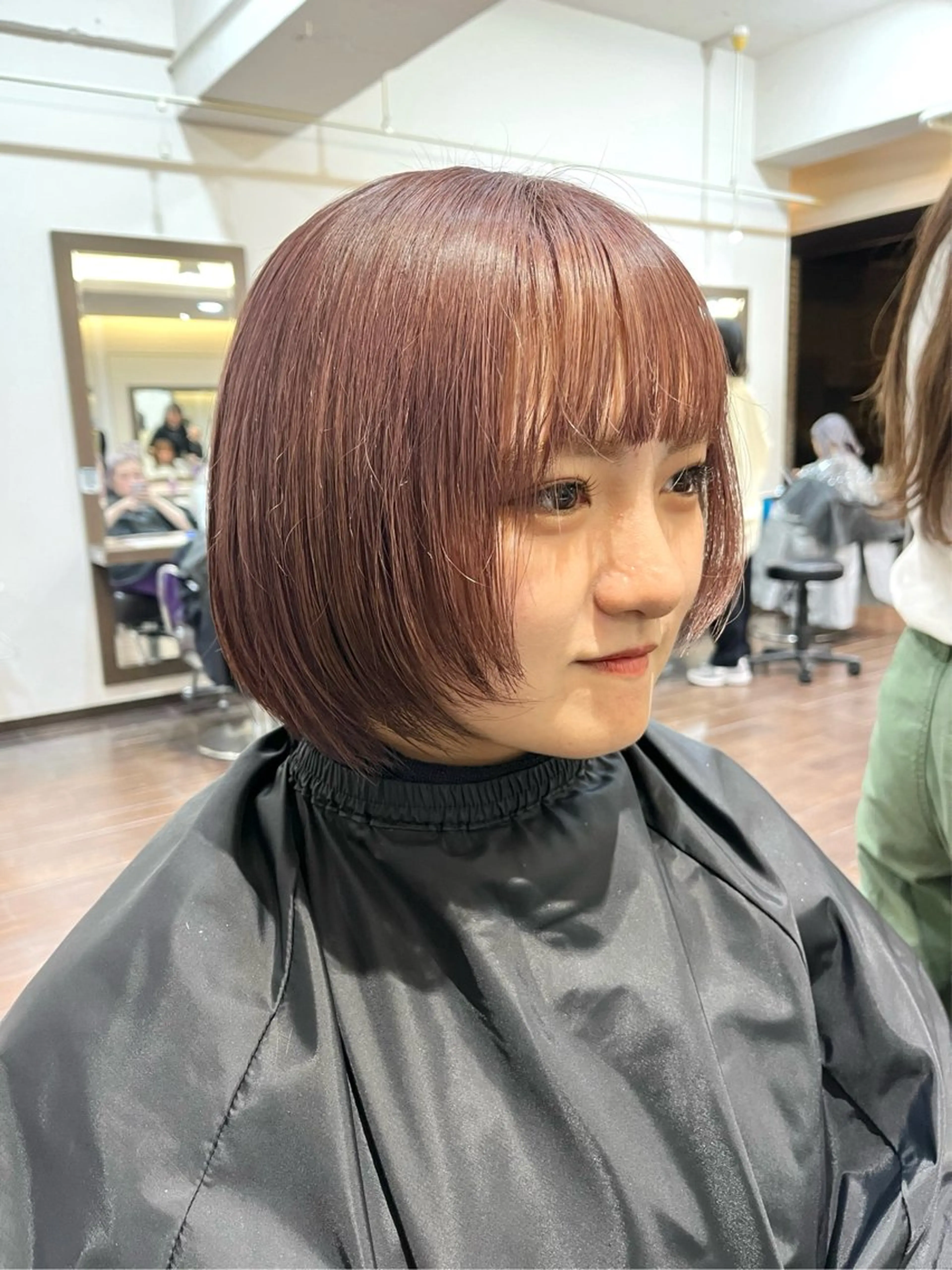 ショート カラー ベージュカラー ブリーチ ケアブリーチ ダブルカラー イヤリングカラー ヘアカラー トリートメント カットパーマ あさみのヘアスタイル