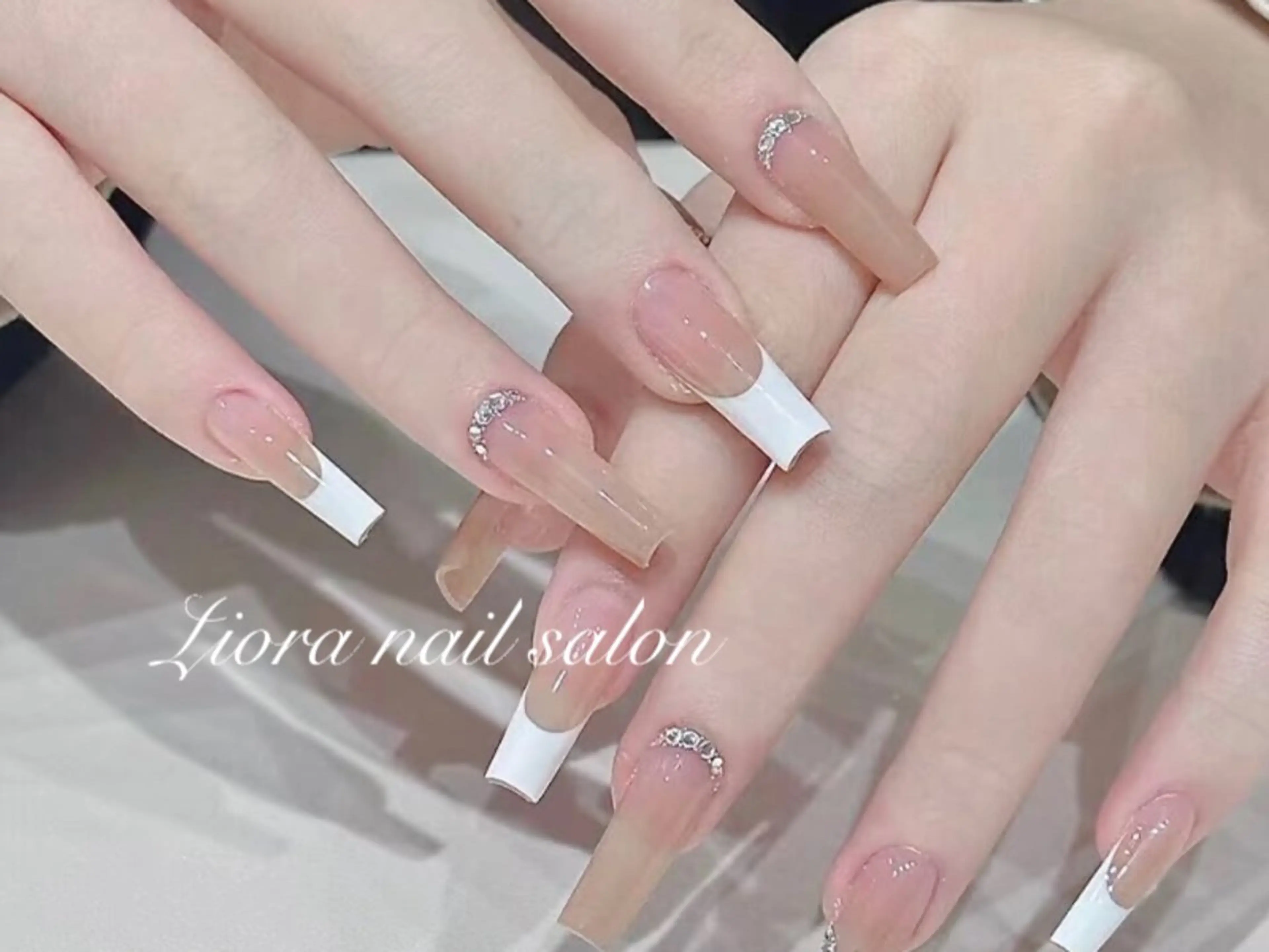 ネイル フレンチネイル ジェルネイル ガーリー グラデーション キラキラネイル ハンドネイル Liora nail 1のネイルデザイン