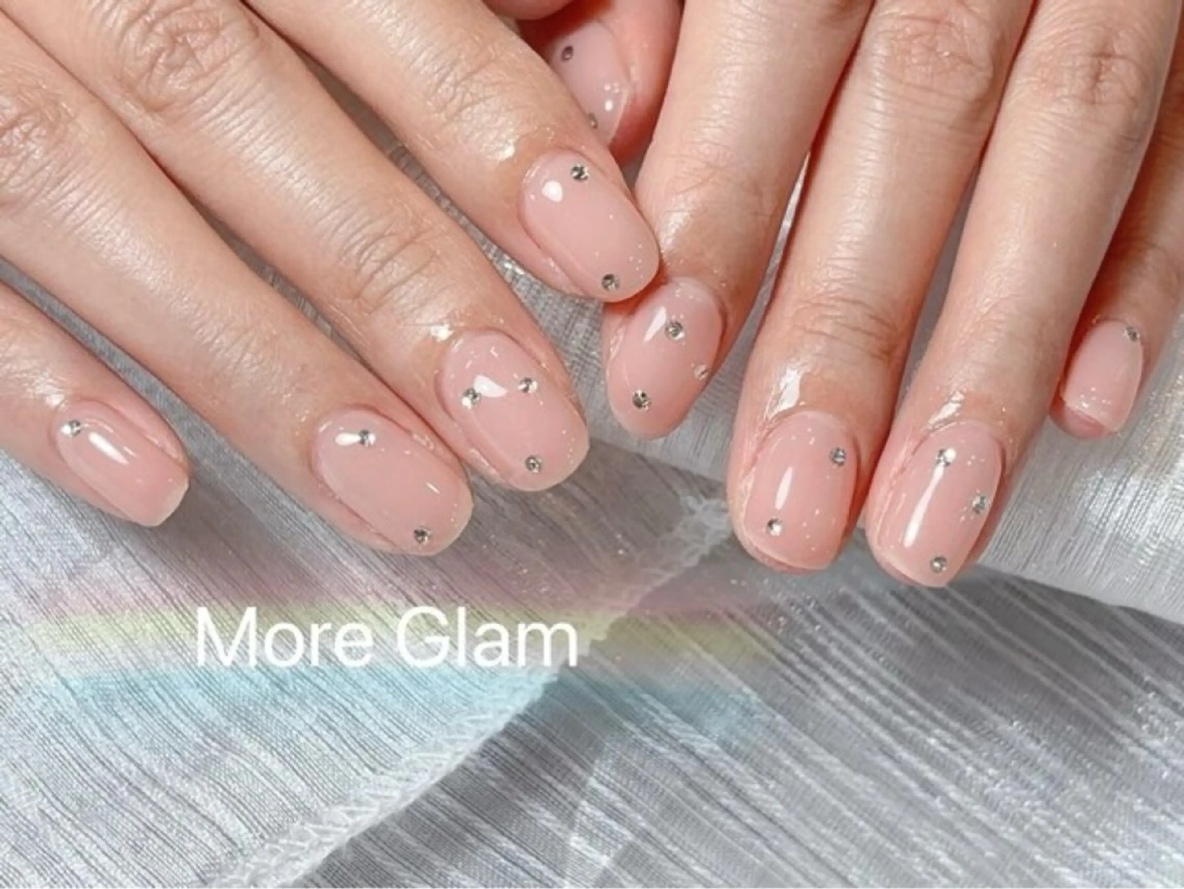 ネイル オーロラネイル カジュアル 長さ出し フレンチネイル ジェルネイル ハンドネイル Flora 🌟のネイルデザイン